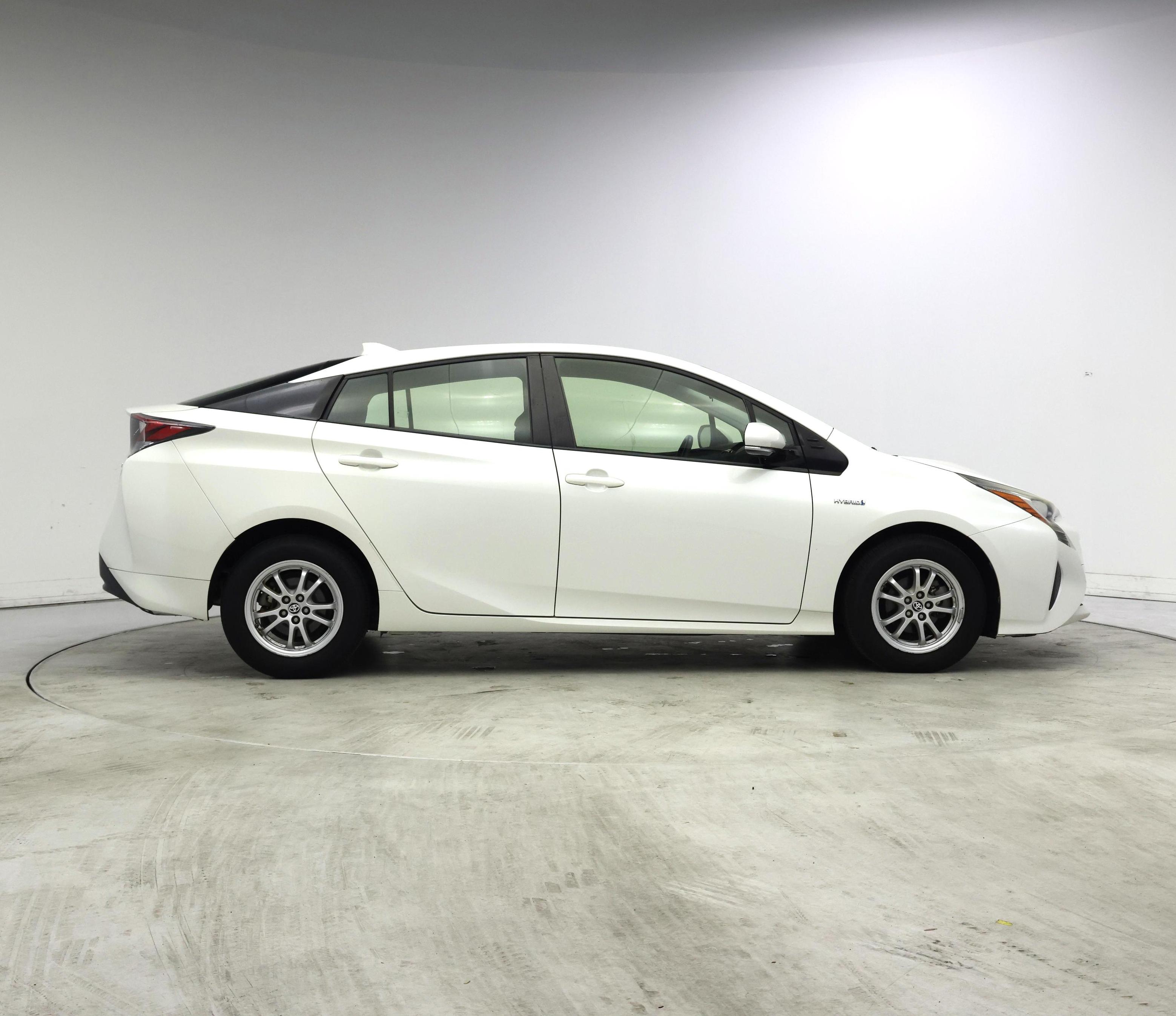 Thumbnail: 2016 Toyota Prius - 7