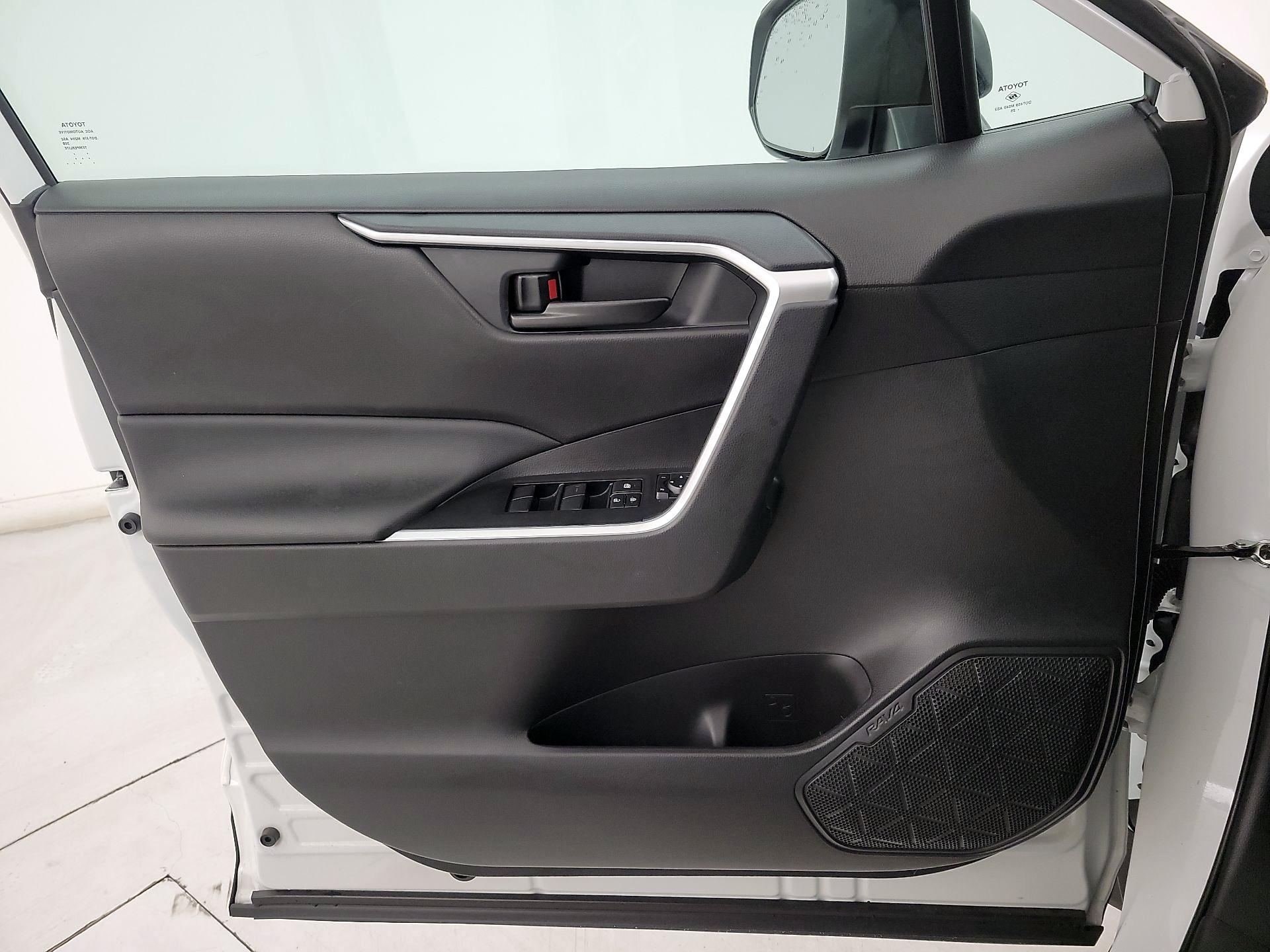 Thumbnail: 2025 Toyota RAV4 - 12