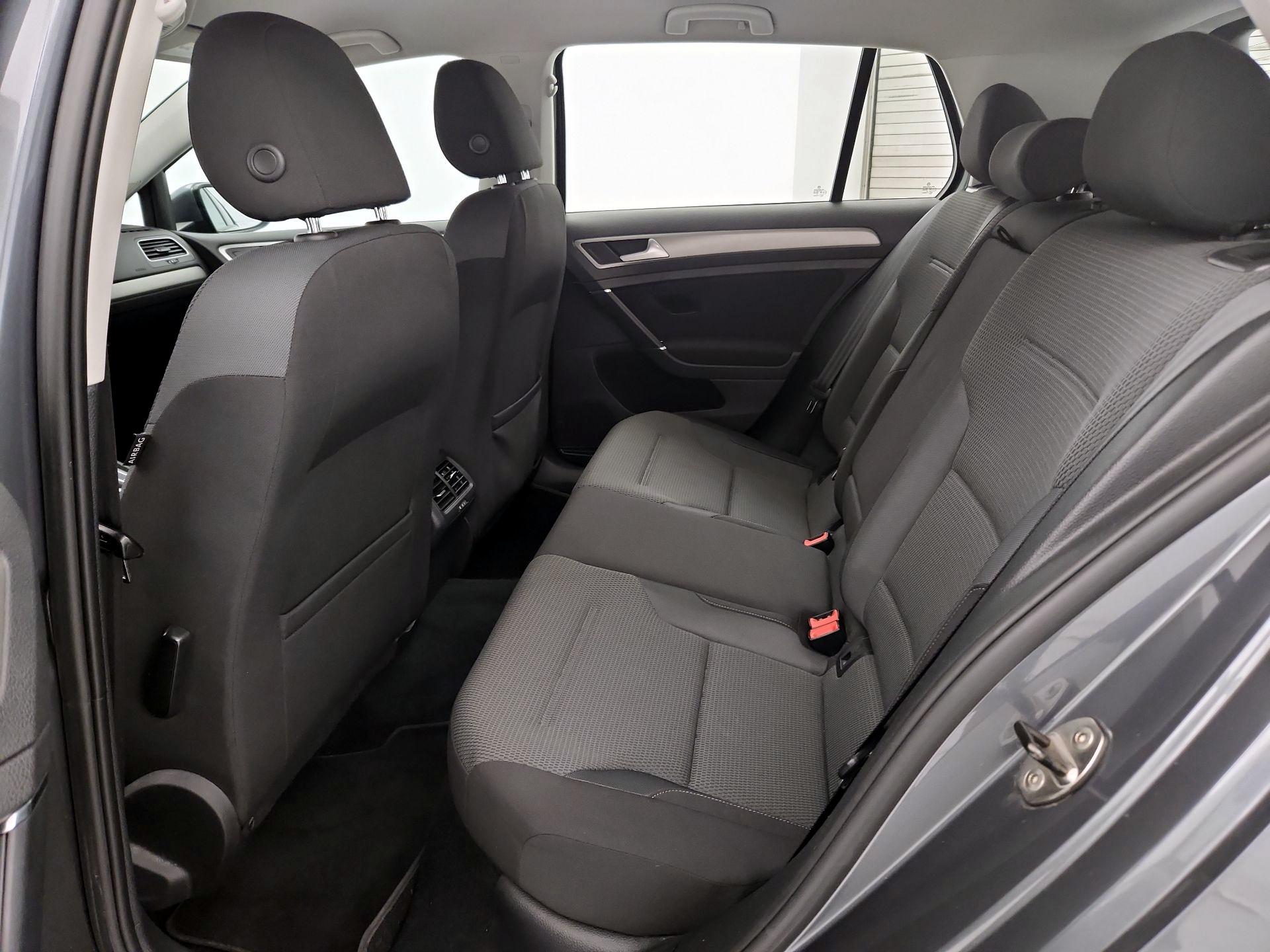 Thumbnail: 2016 Volkswagen Golf - 19