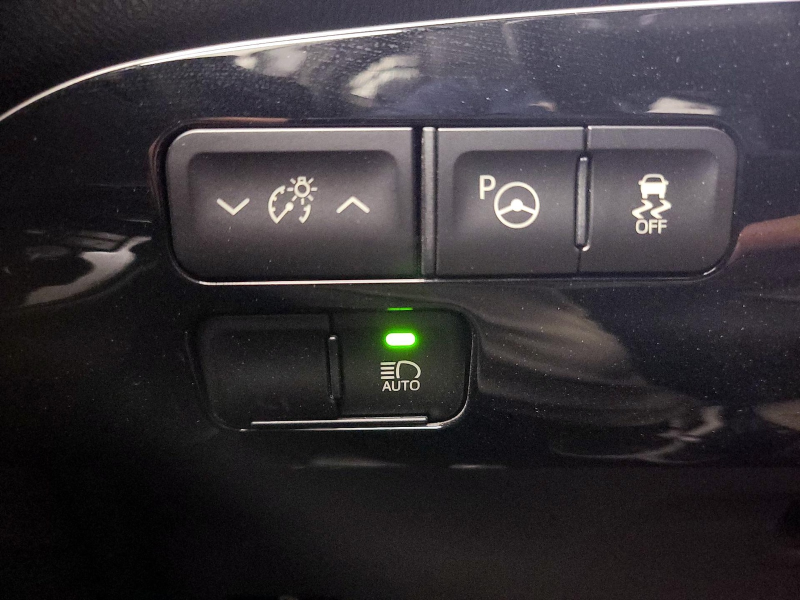 2021 Toyota Prius LE - Photo 14