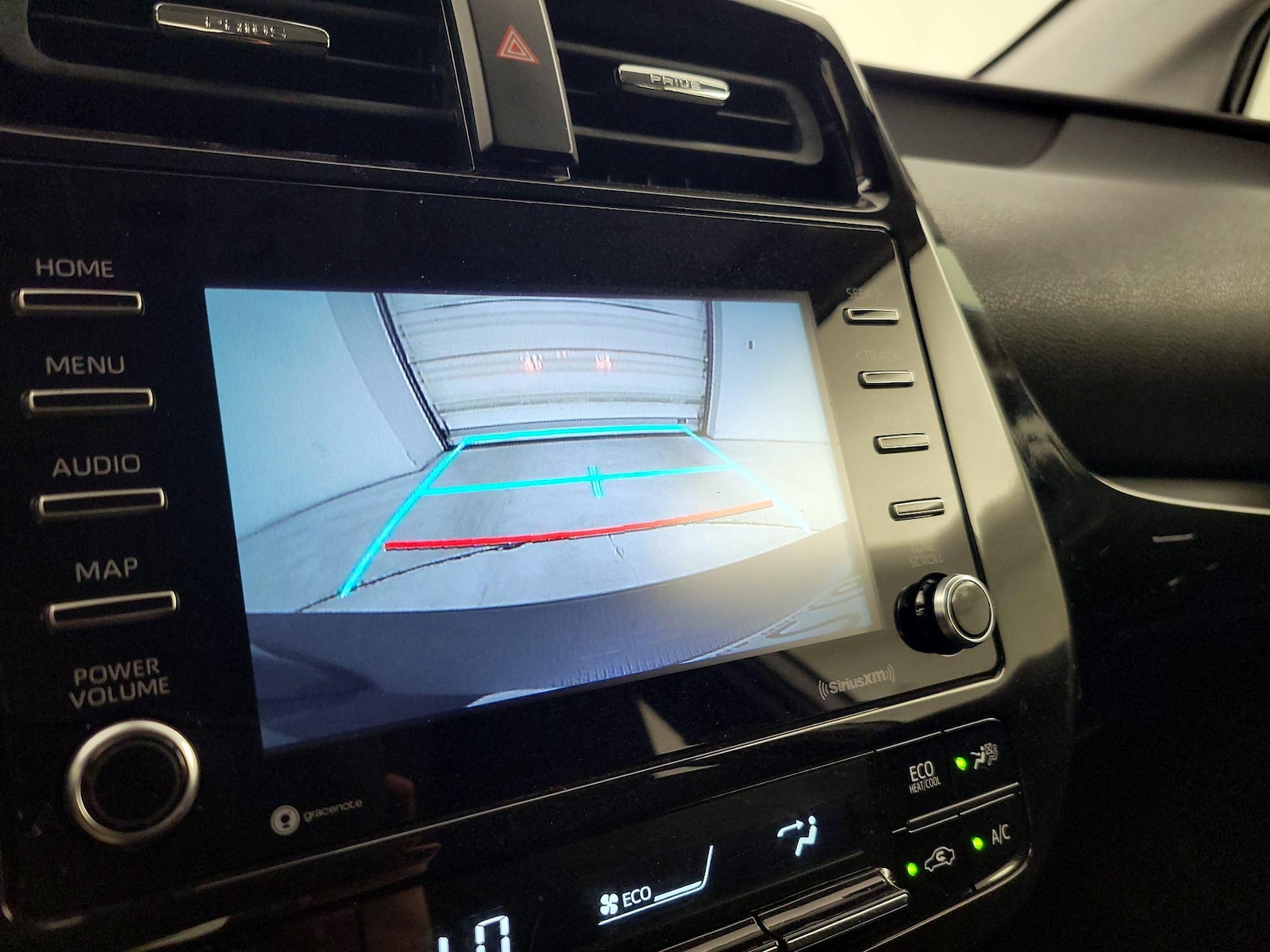 2021 Toyota Prius LE - Photo 15