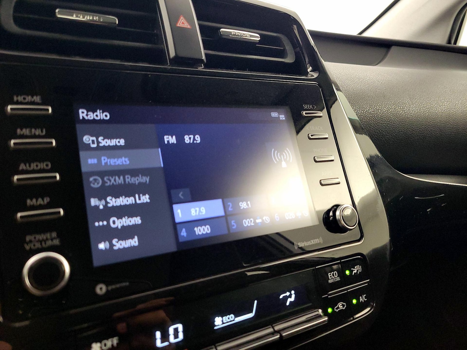 2021 Toyota Prius LE - Photo 16