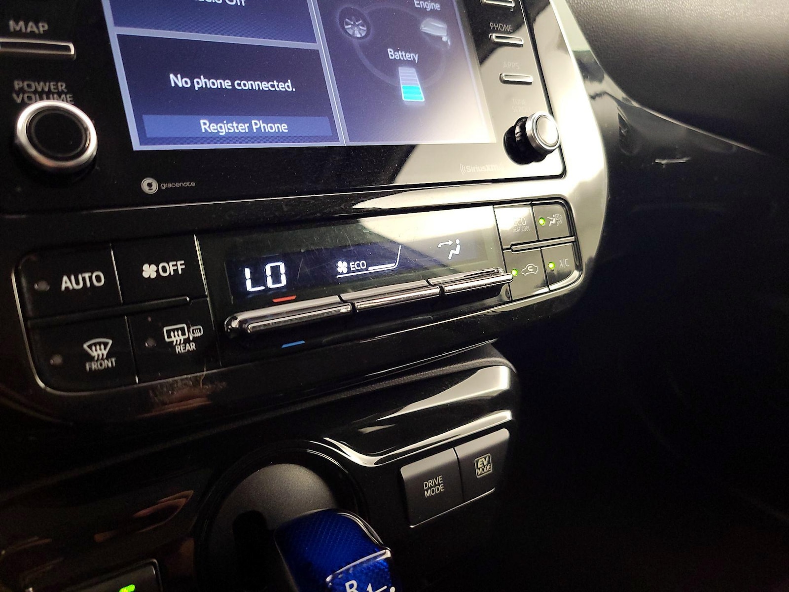 2021 Toyota Prius LE - Photo 17
