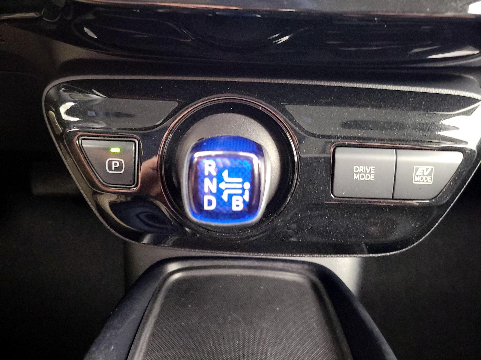 2021 Toyota Prius LE - Photo 18