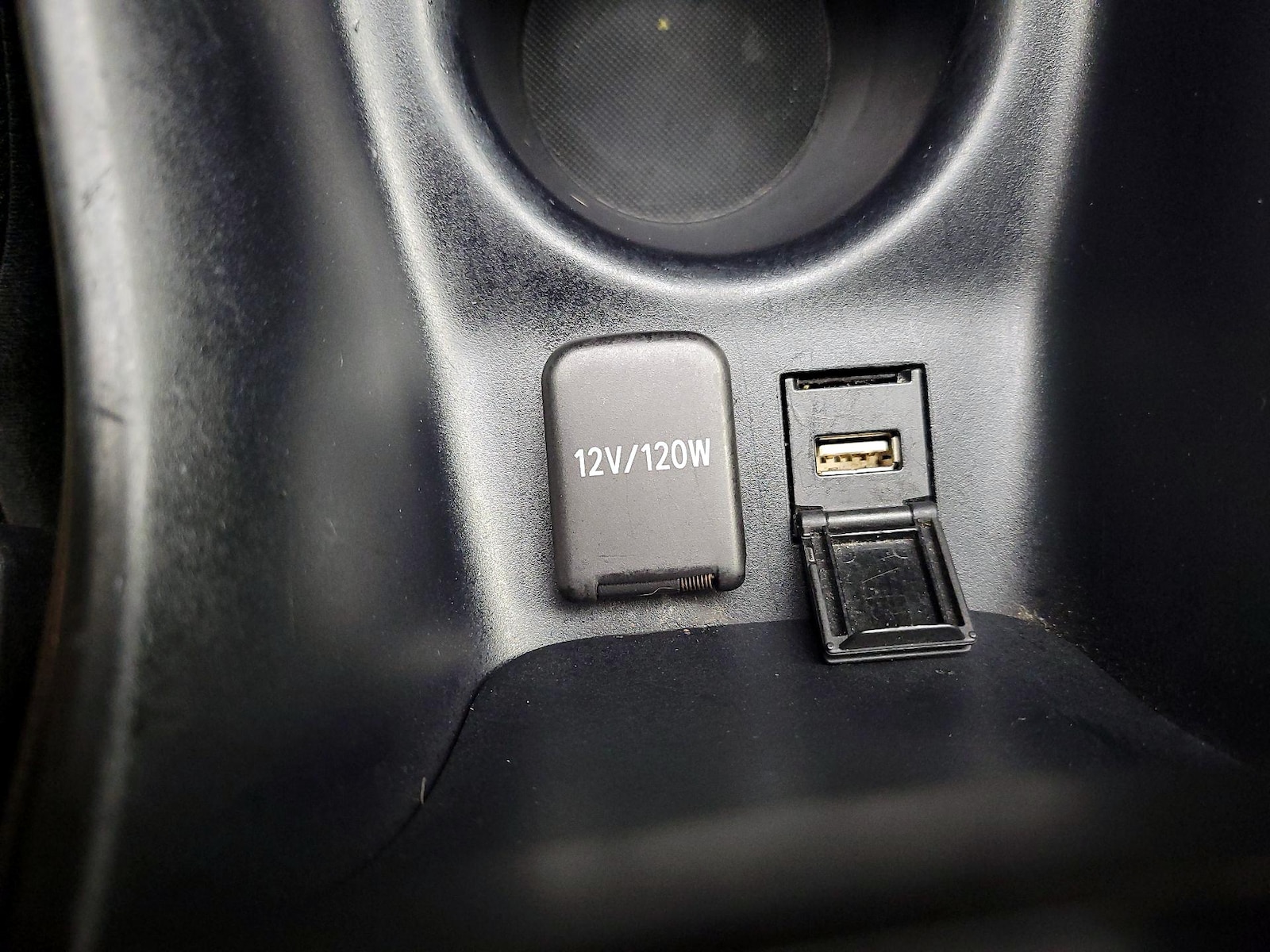 2021 Toyota Prius LE - Photo 19