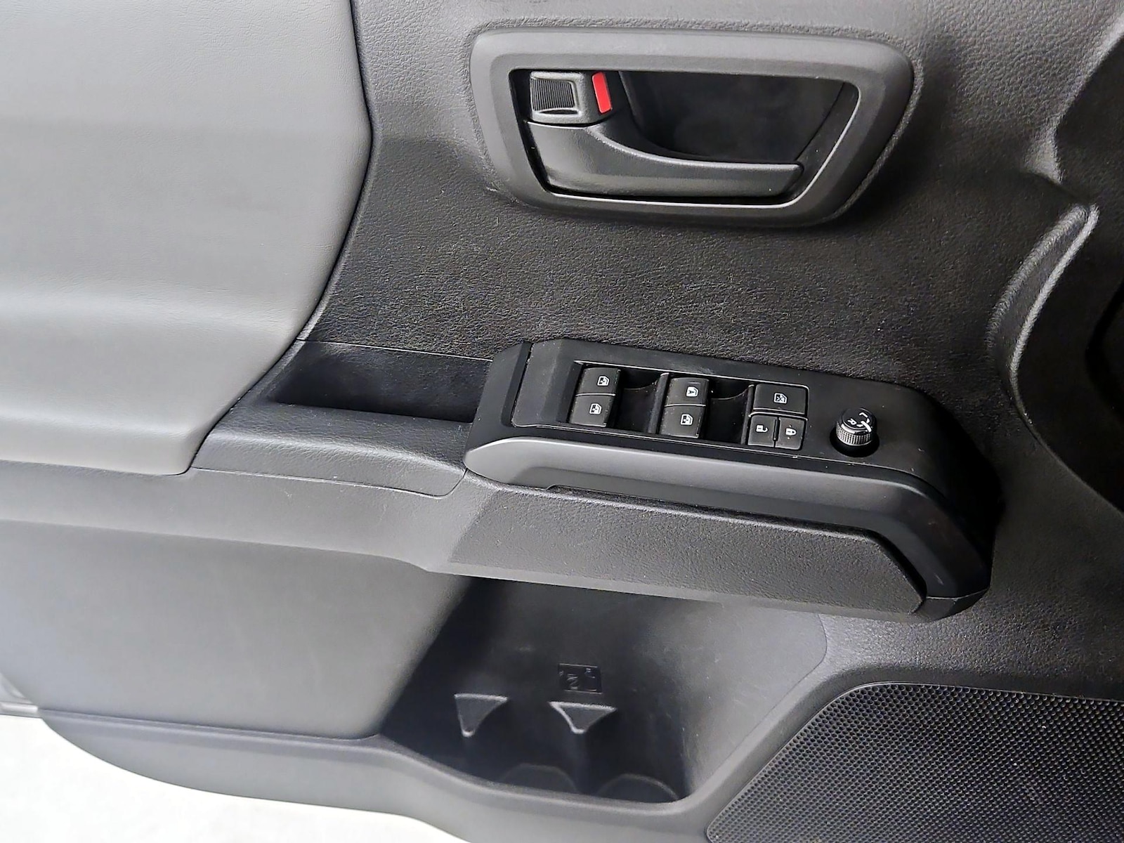 2022 Toyota Tacoma SR - Photo 13
