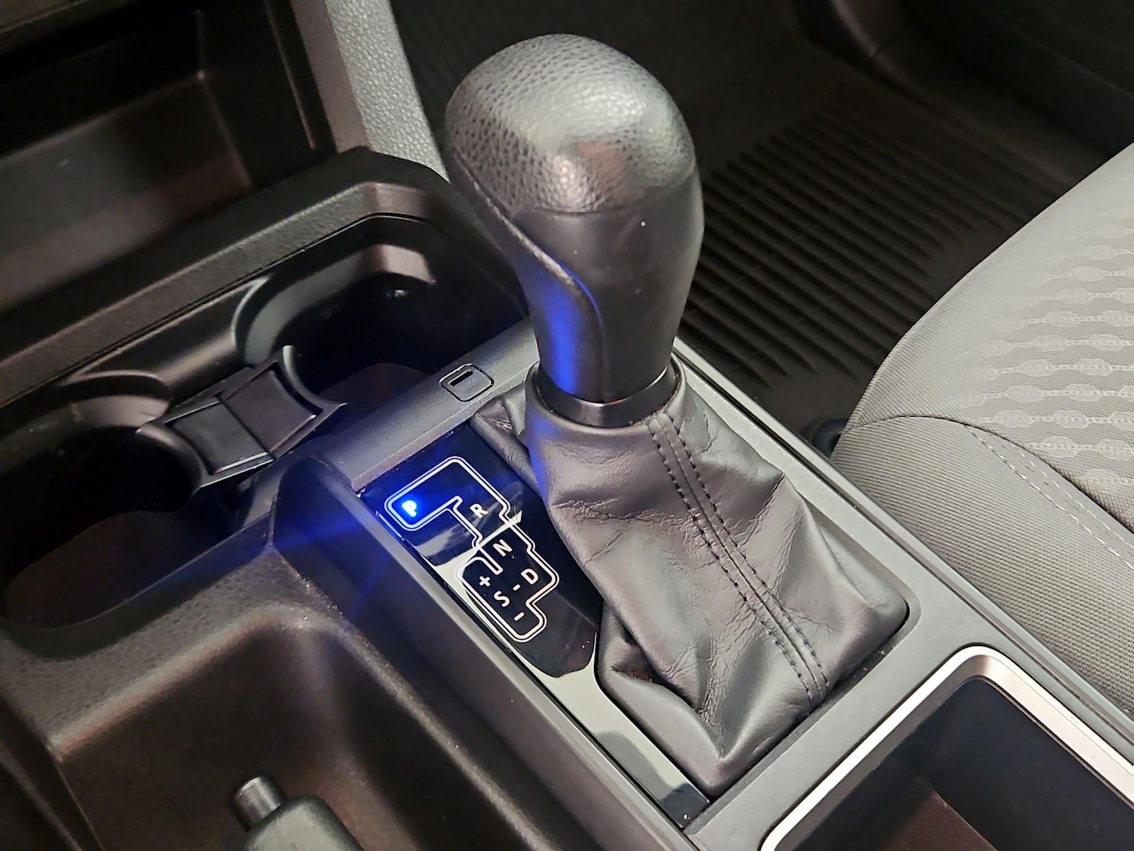 2022 Toyota Tacoma SR - Photo 18