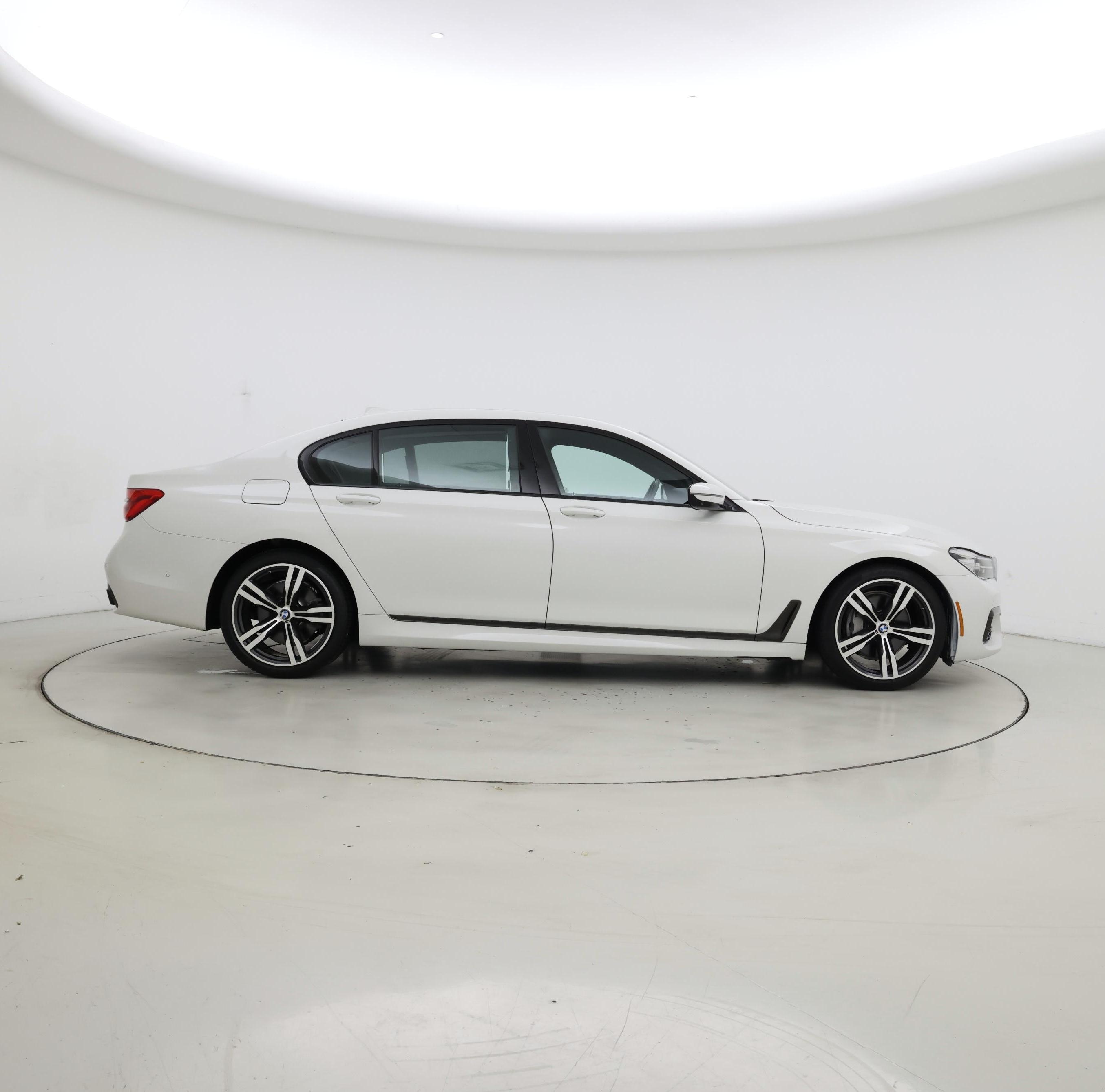 Thumbnail: 2017 BMW 7 Series - 7