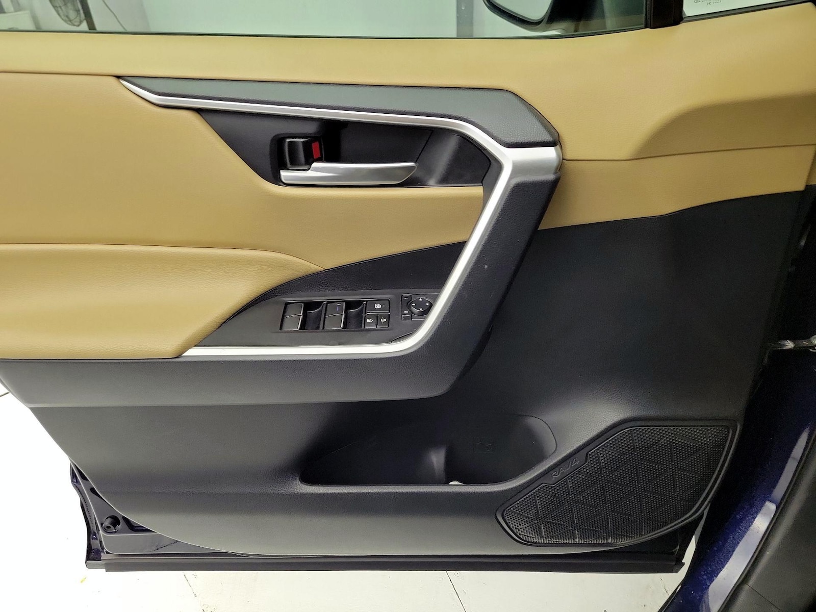 2021 Toyota RAV4 XLE Premium - Photo 13