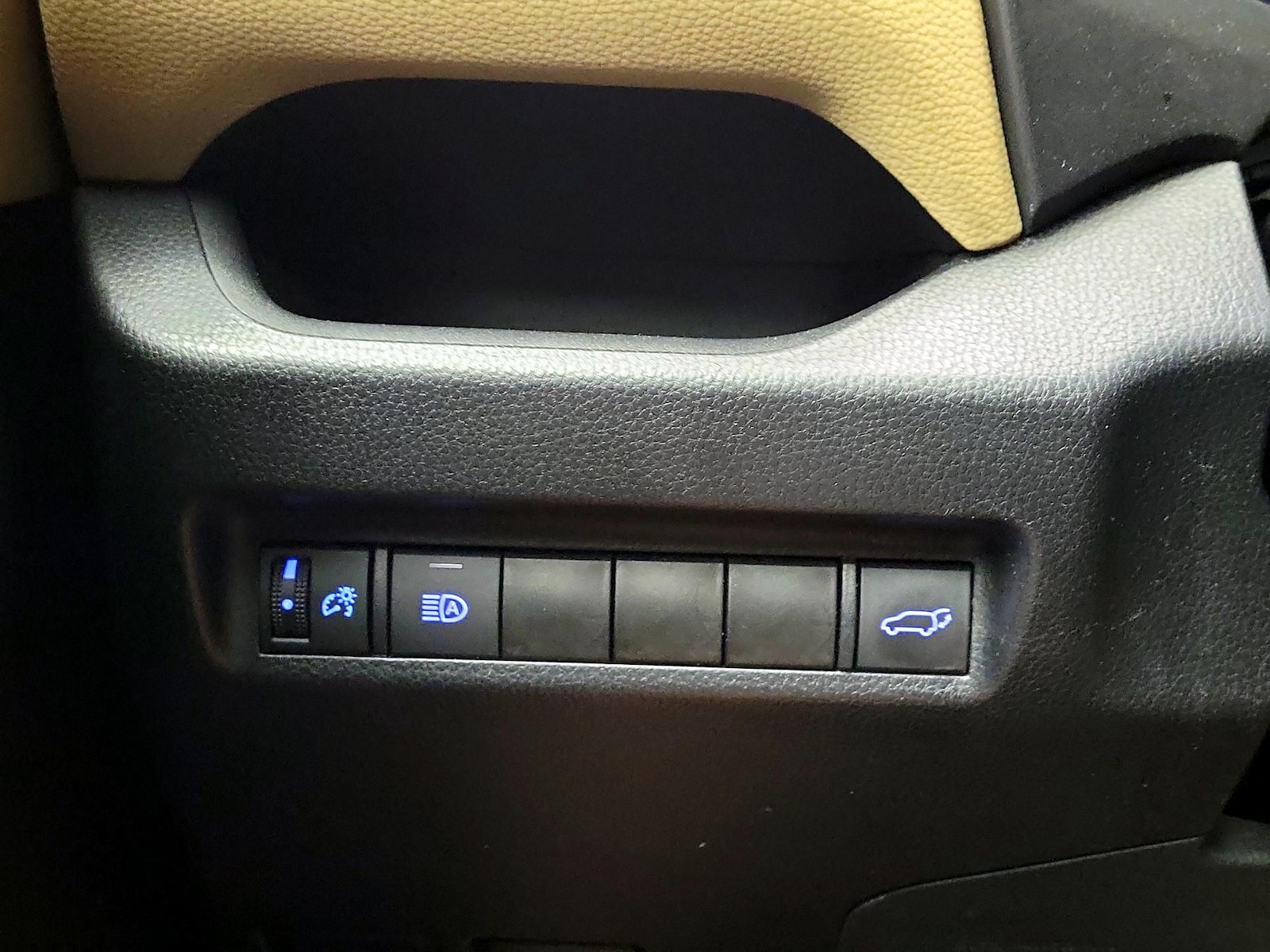 2021 Toyota RAV4 XLE Premium - Photo 14