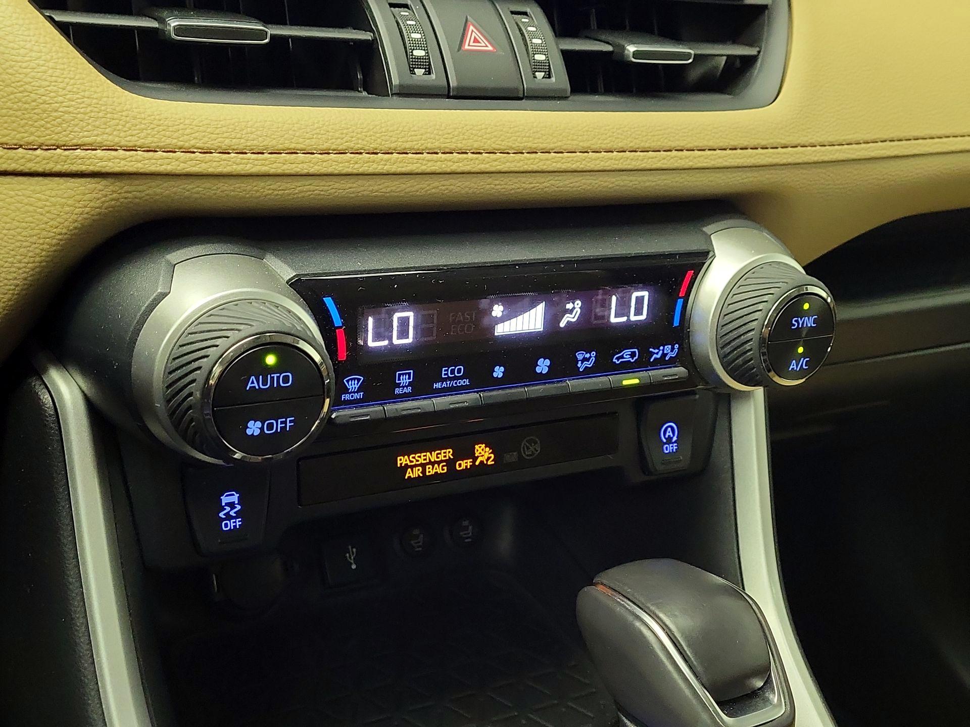 Thumbnail: 2021 Toyota RAV4 - 16
