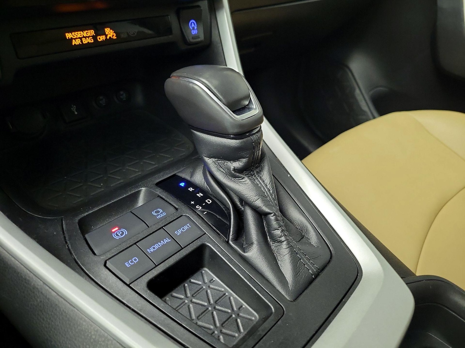 2021 Toyota RAV4 XLE Premium - Photo 18