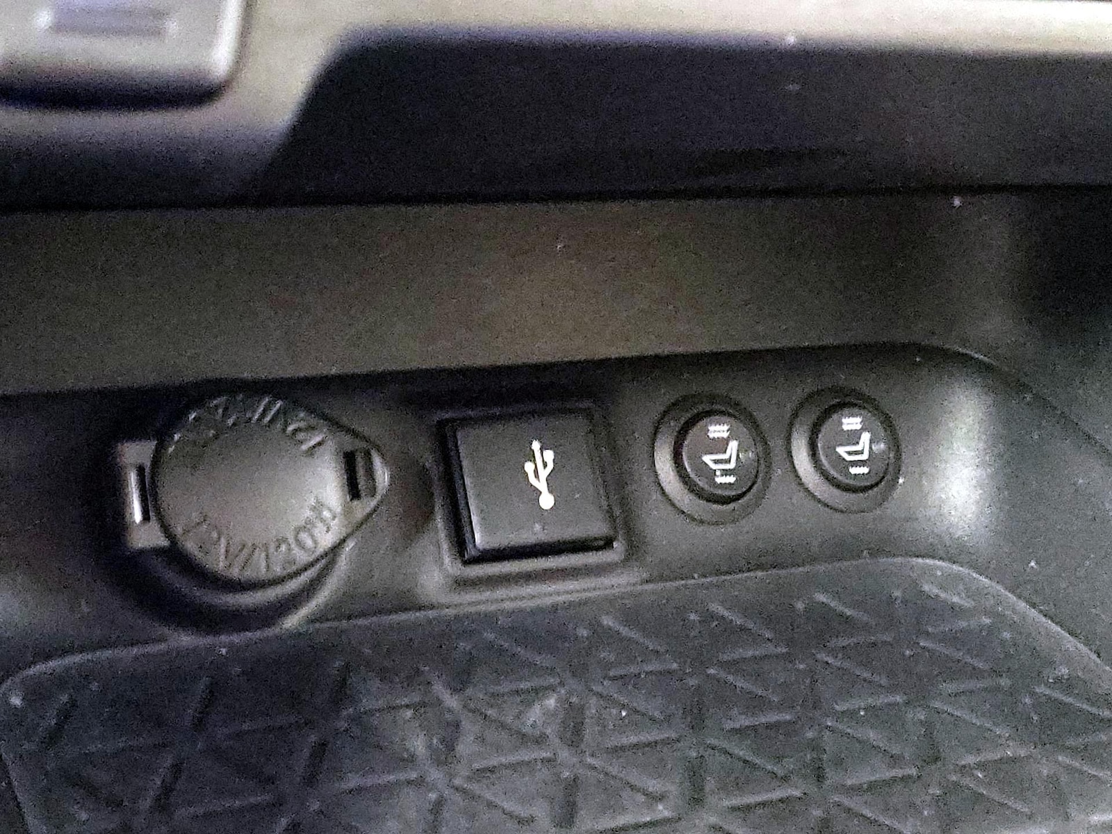 2021 Toyota RAV4 XLE Premium - Photo 19