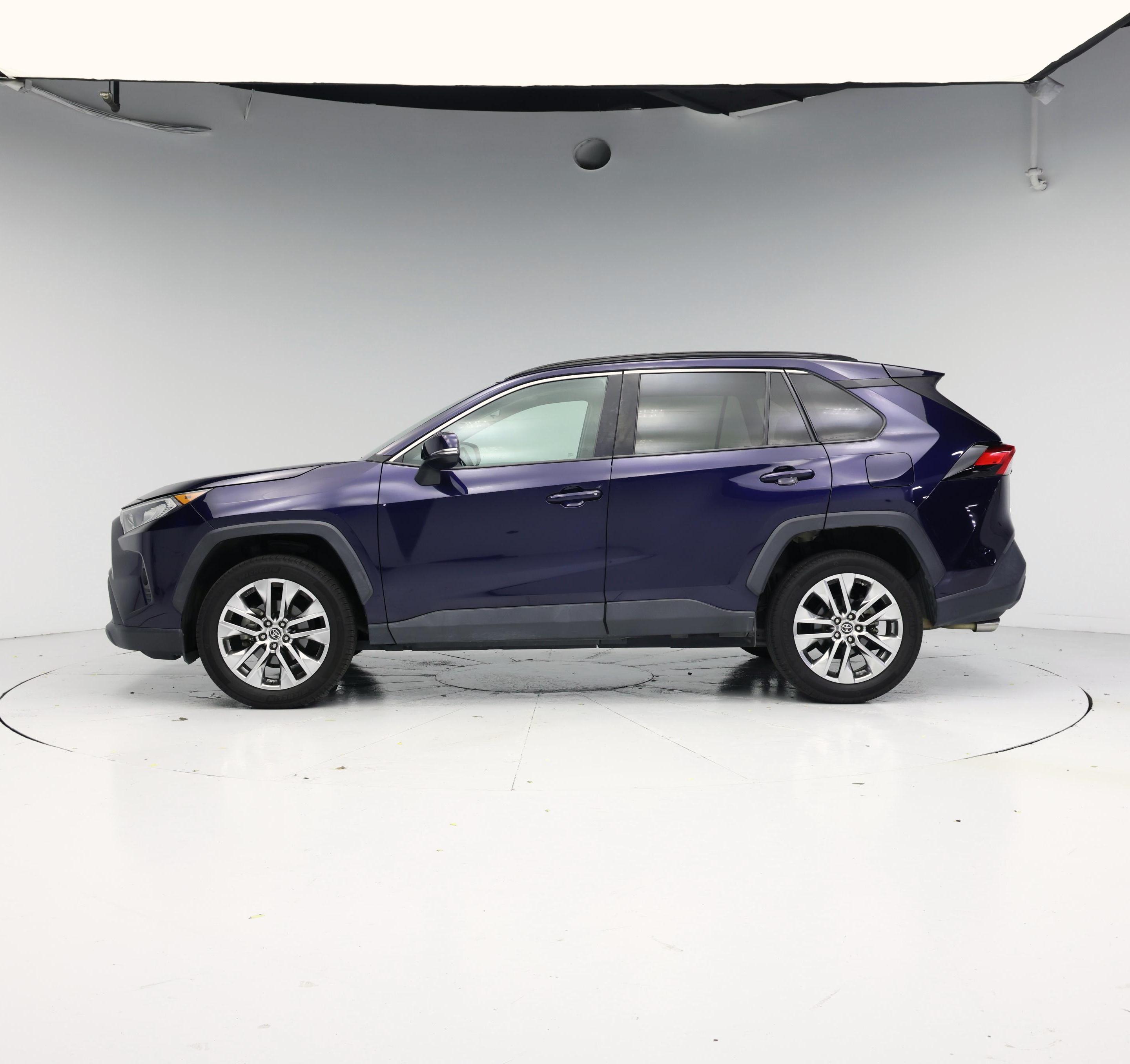 Thumbnail: 2021 Toyota RAV4 - 3