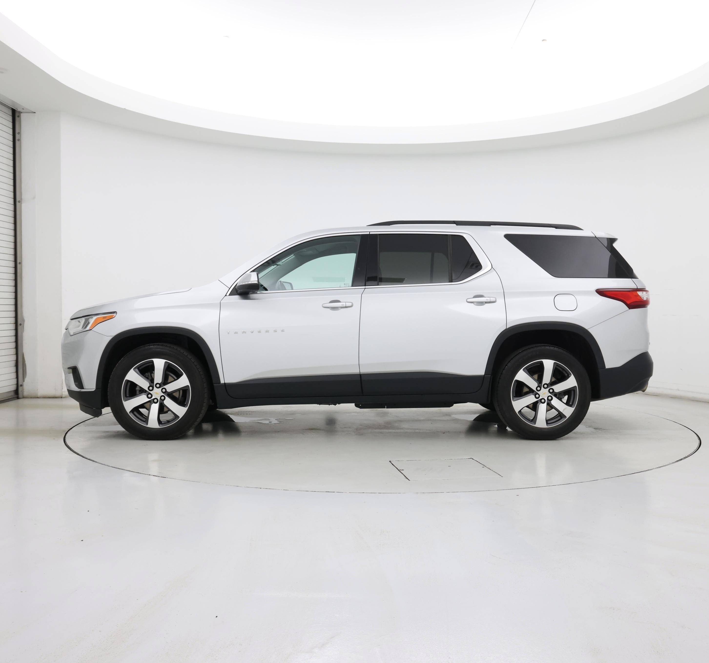 Thumbnail: 2021 Chevrolet Traverse - 3