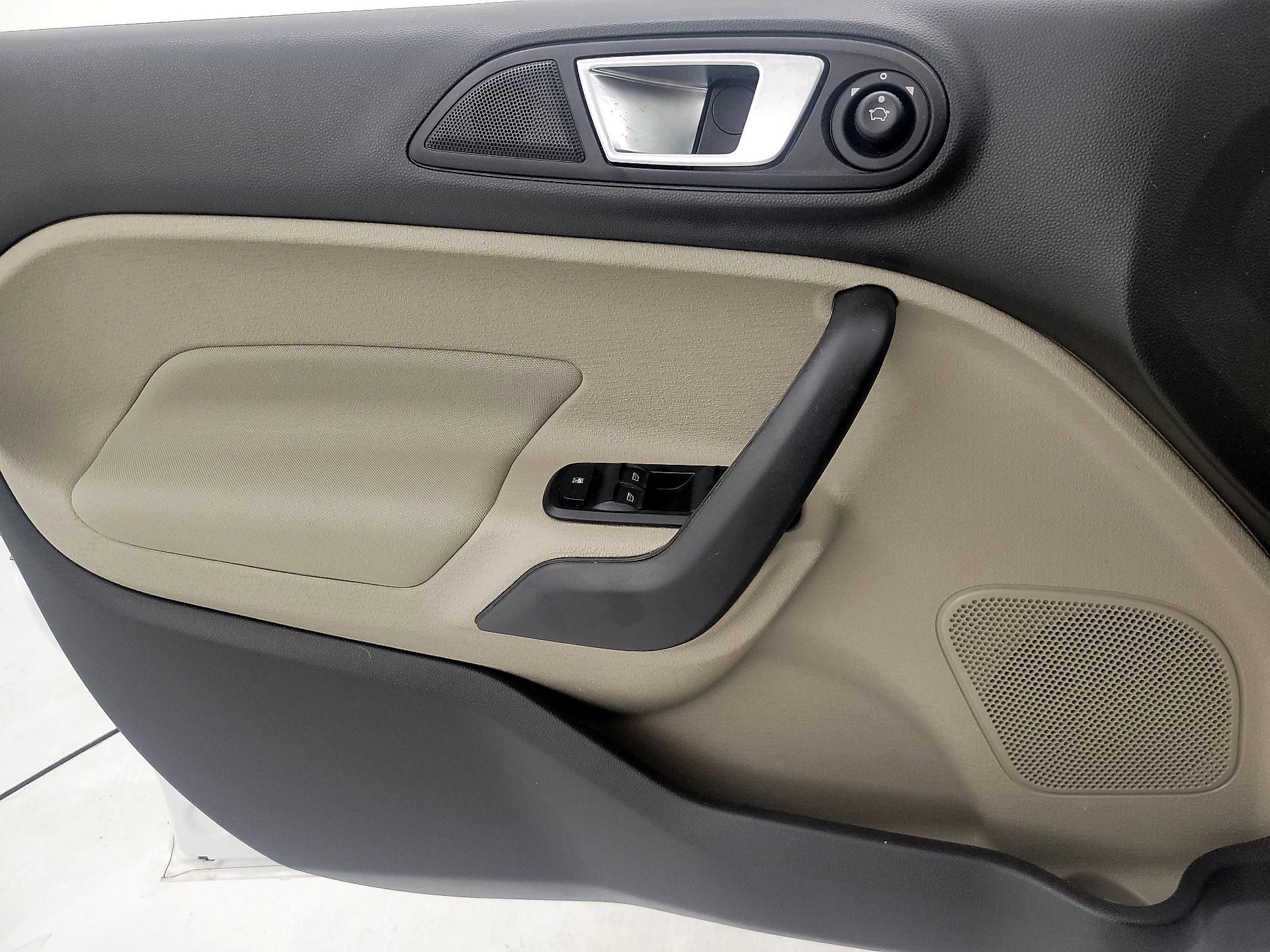 Thumbnail: 2016 Ford Fiesta - 12