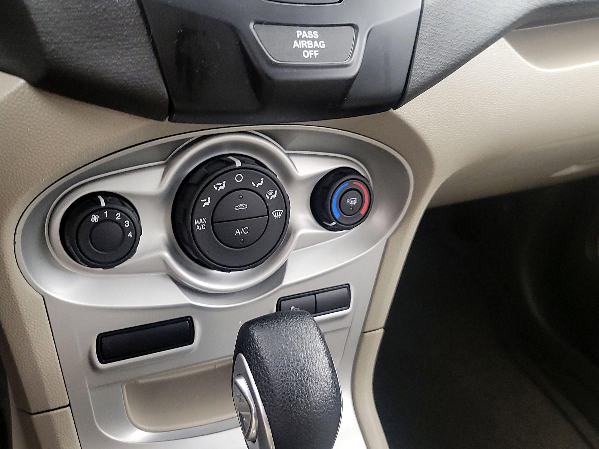 Thumbnail: 2016 Ford Fiesta - 15