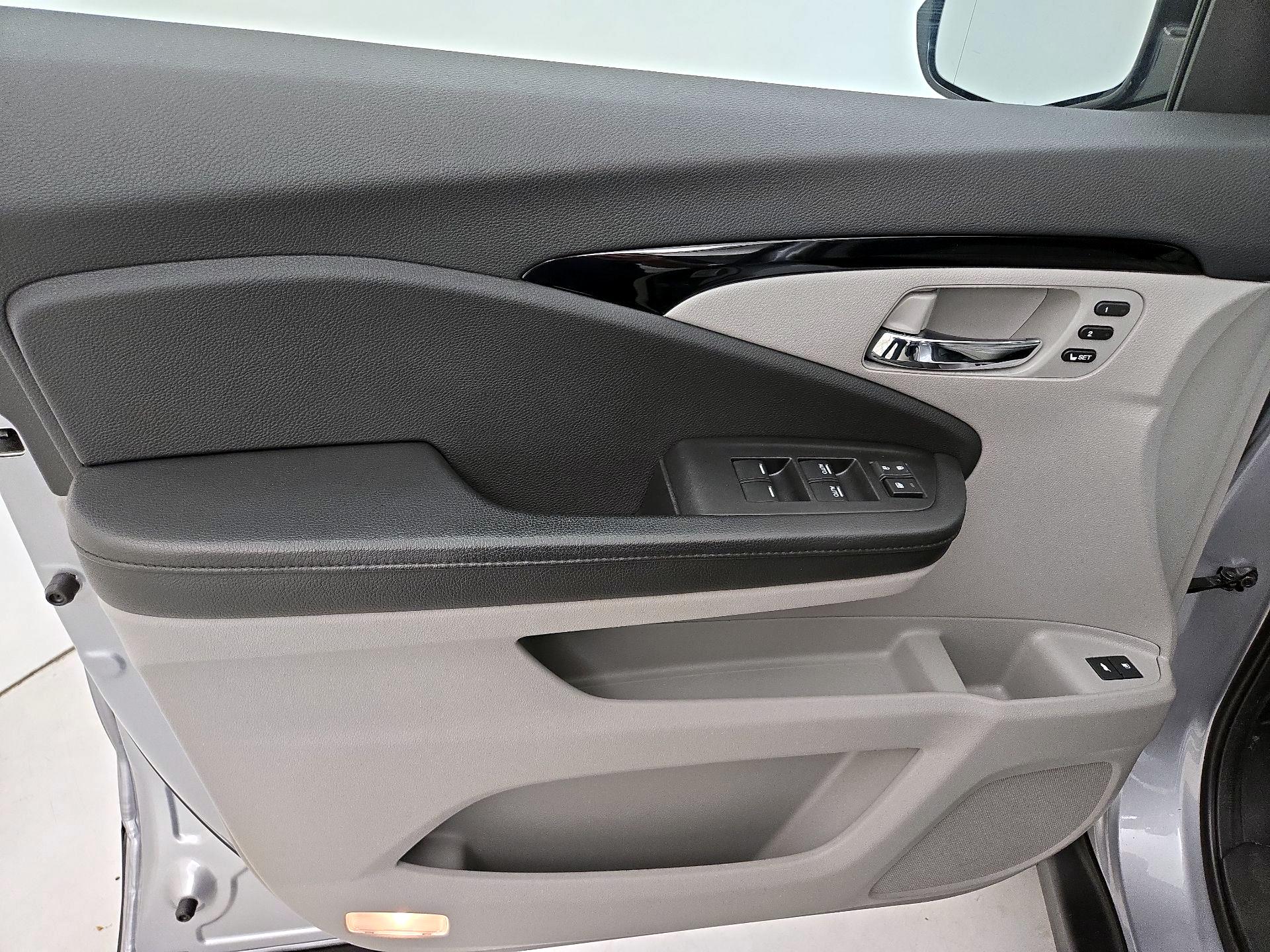 Thumbnail: 2016 Honda Pilot - 12