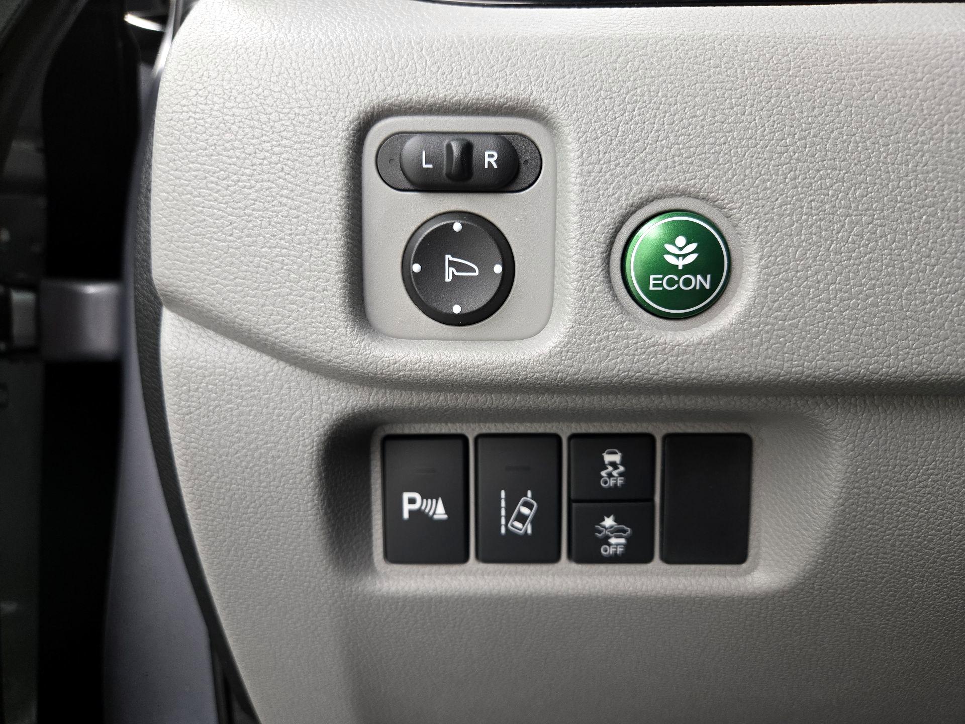 Thumbnail: 2016 Honda Pilot - 13