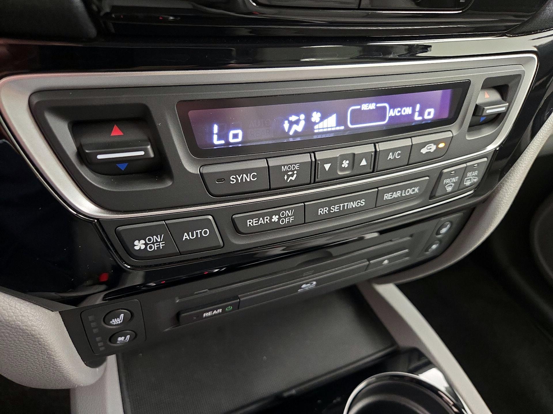 Thumbnail: 2016 Honda Pilot - 17