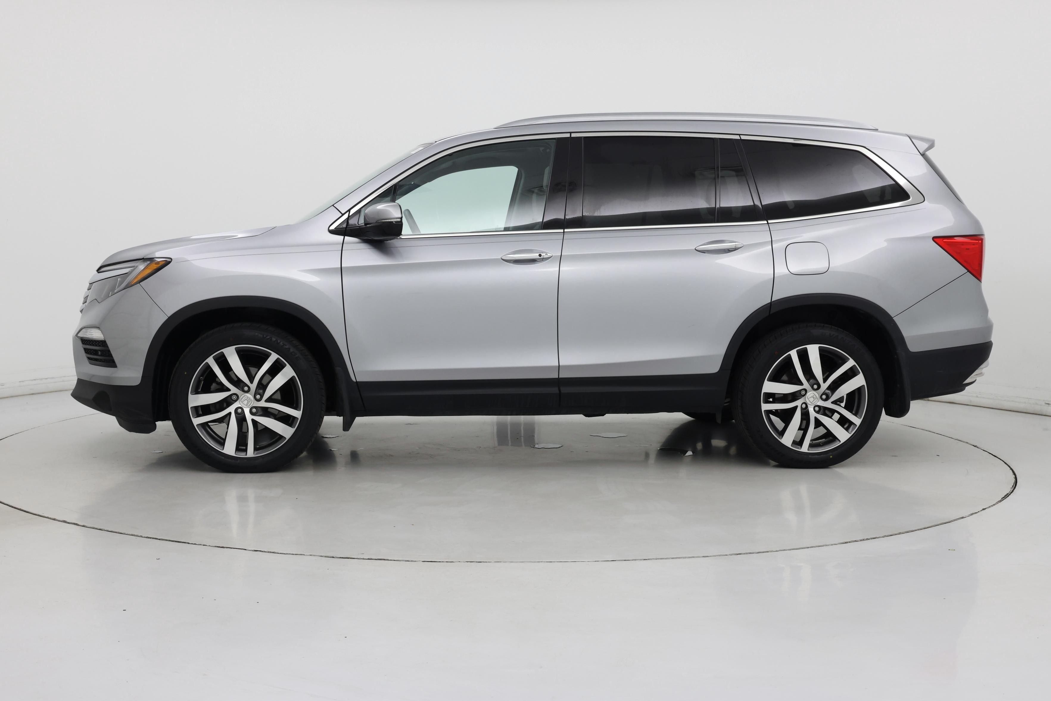Thumbnail: 2016 Honda Pilot - 3