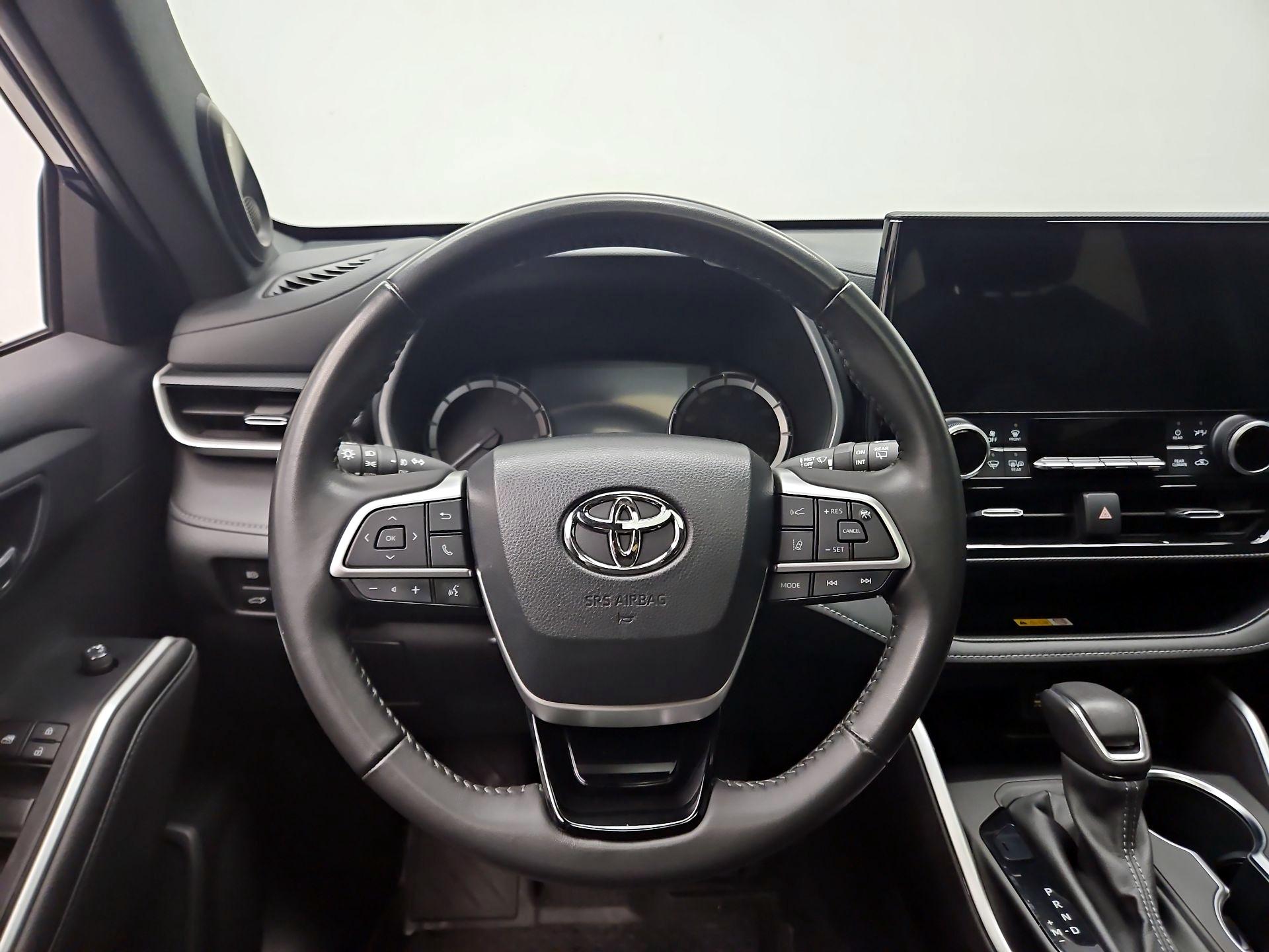 Thumbnail: 2024 Toyota Highlander - 10