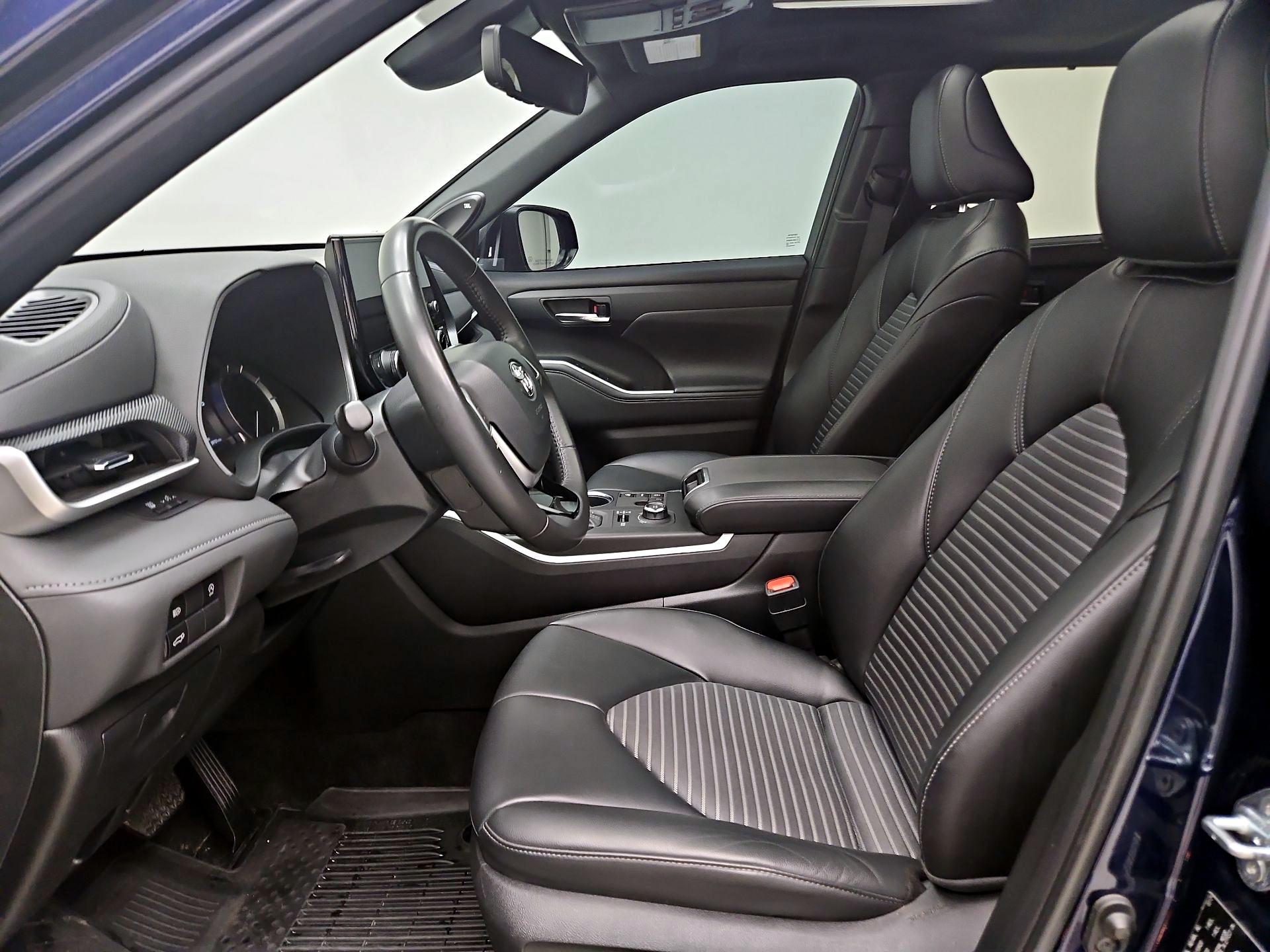 Thumbnail: 2024 Toyota Highlander - 11