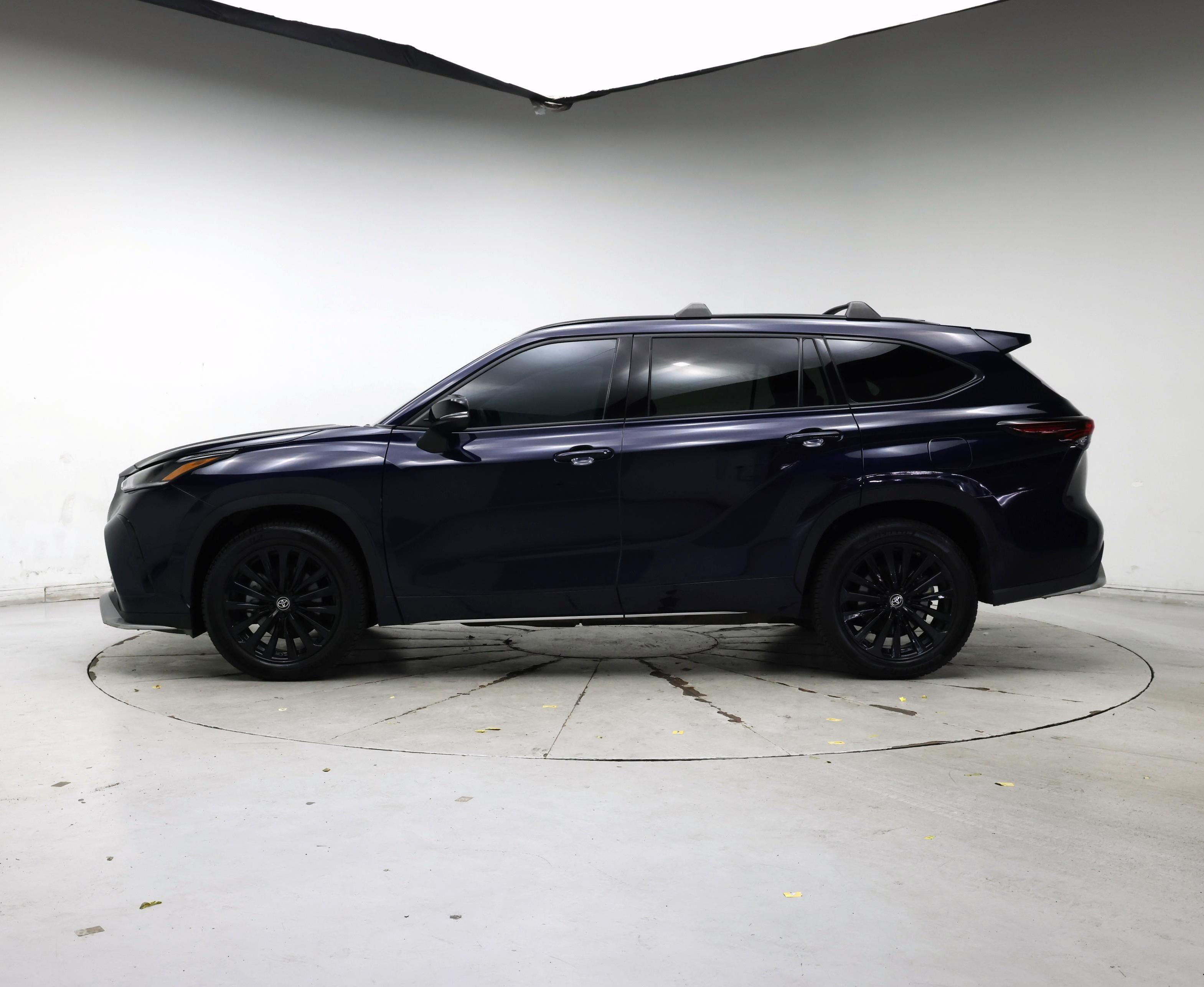 Thumbnail: 2024 Toyota Highlander - 3