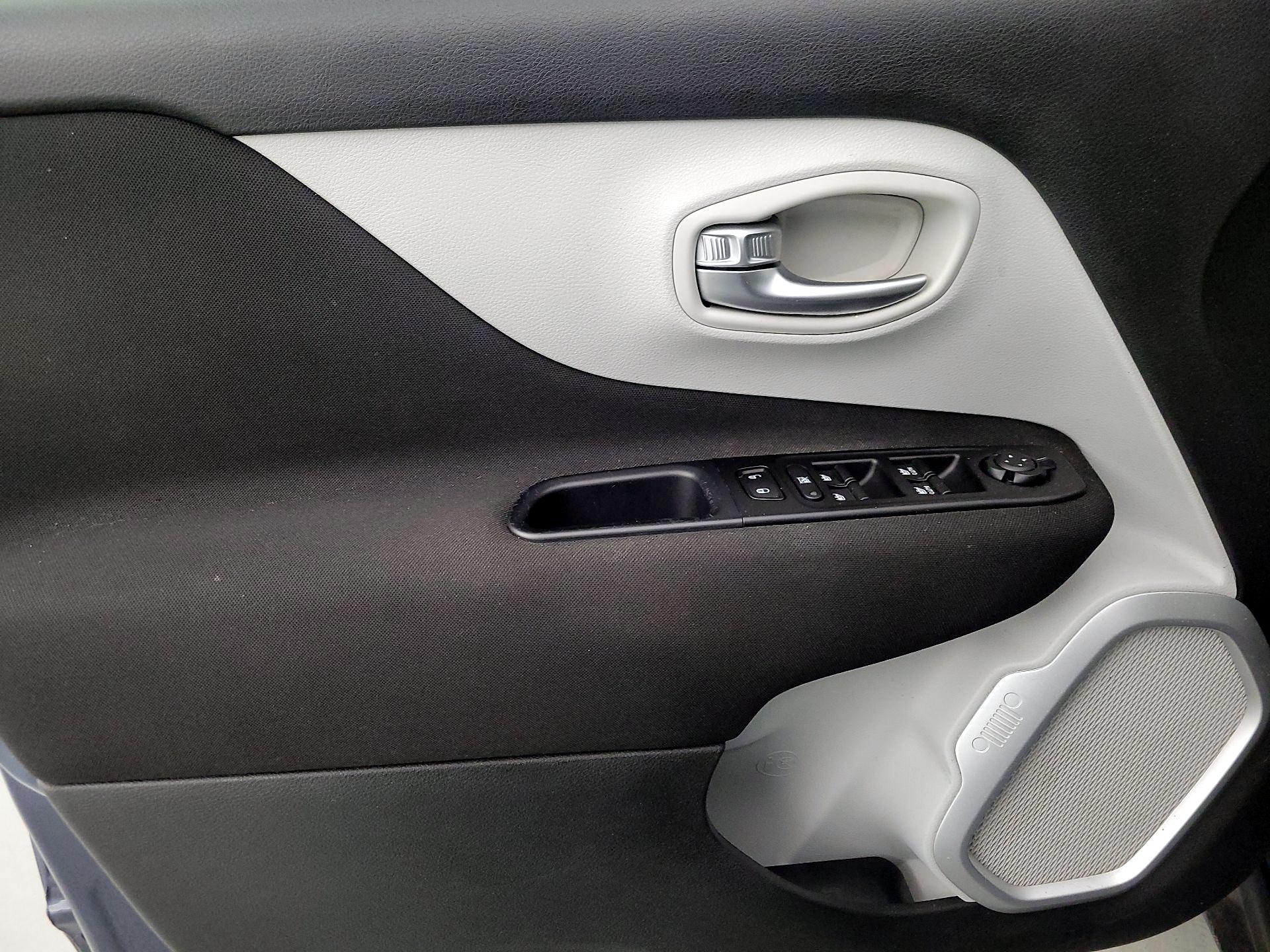 Thumbnail: 2020 Jeep Renegade - 12