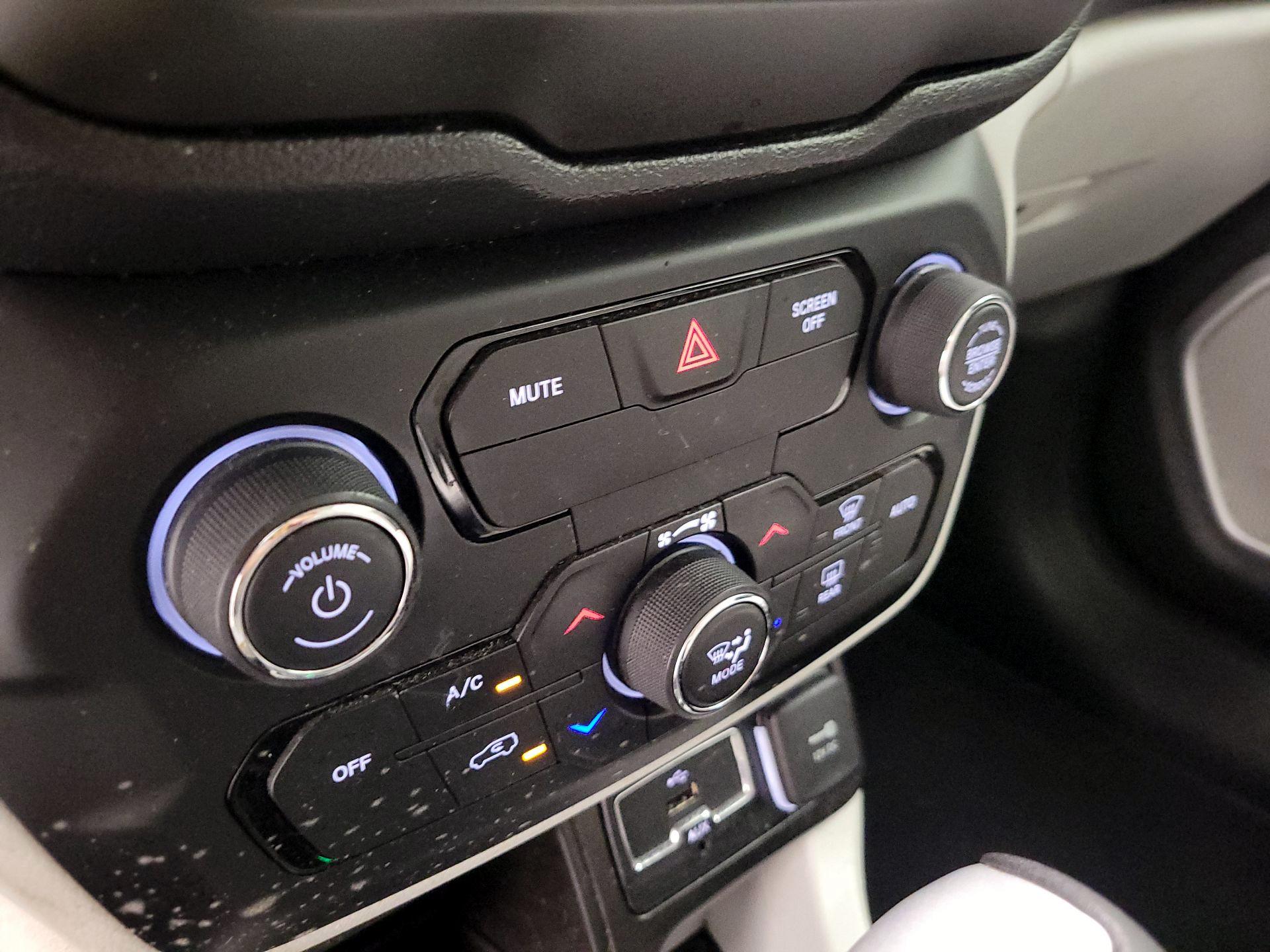 Thumbnail: 2020 Jeep Renegade - 16