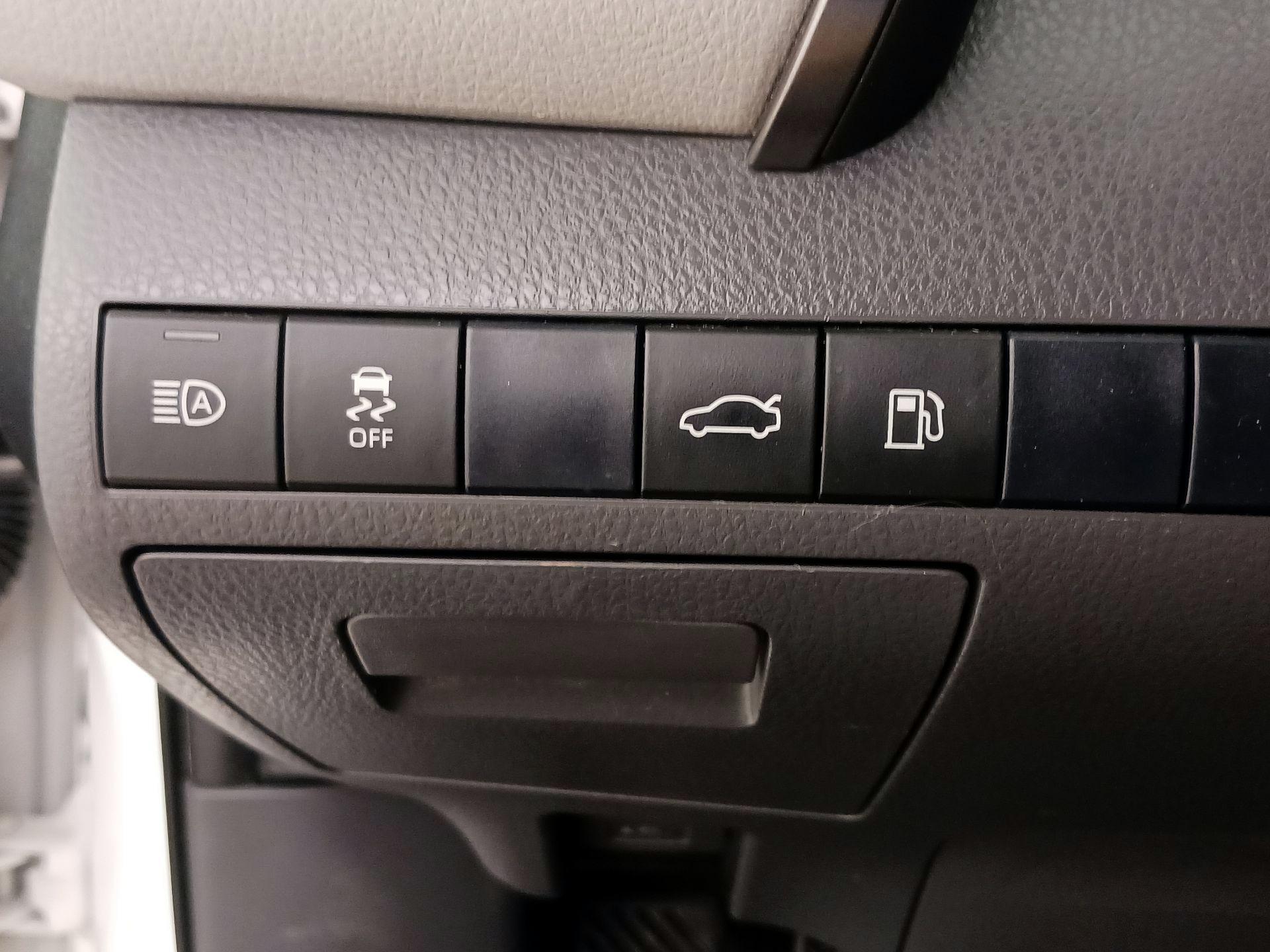 Thumbnail: 2018 Toyota Camry - 13
