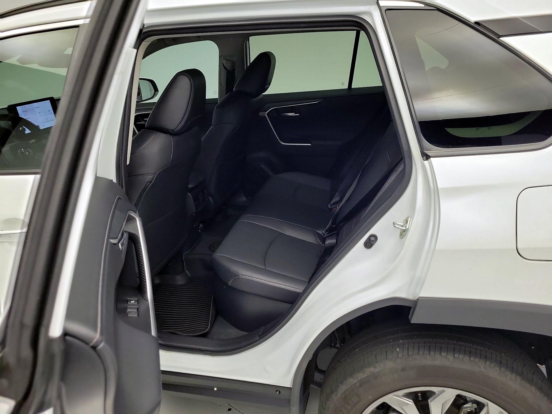 Thumbnail: 2023 Toyota RAV4 - 20
