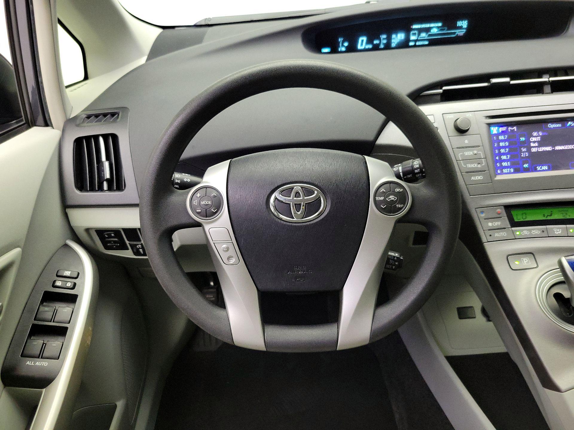 Thumbnail: 2014 Toyota Prius - 10