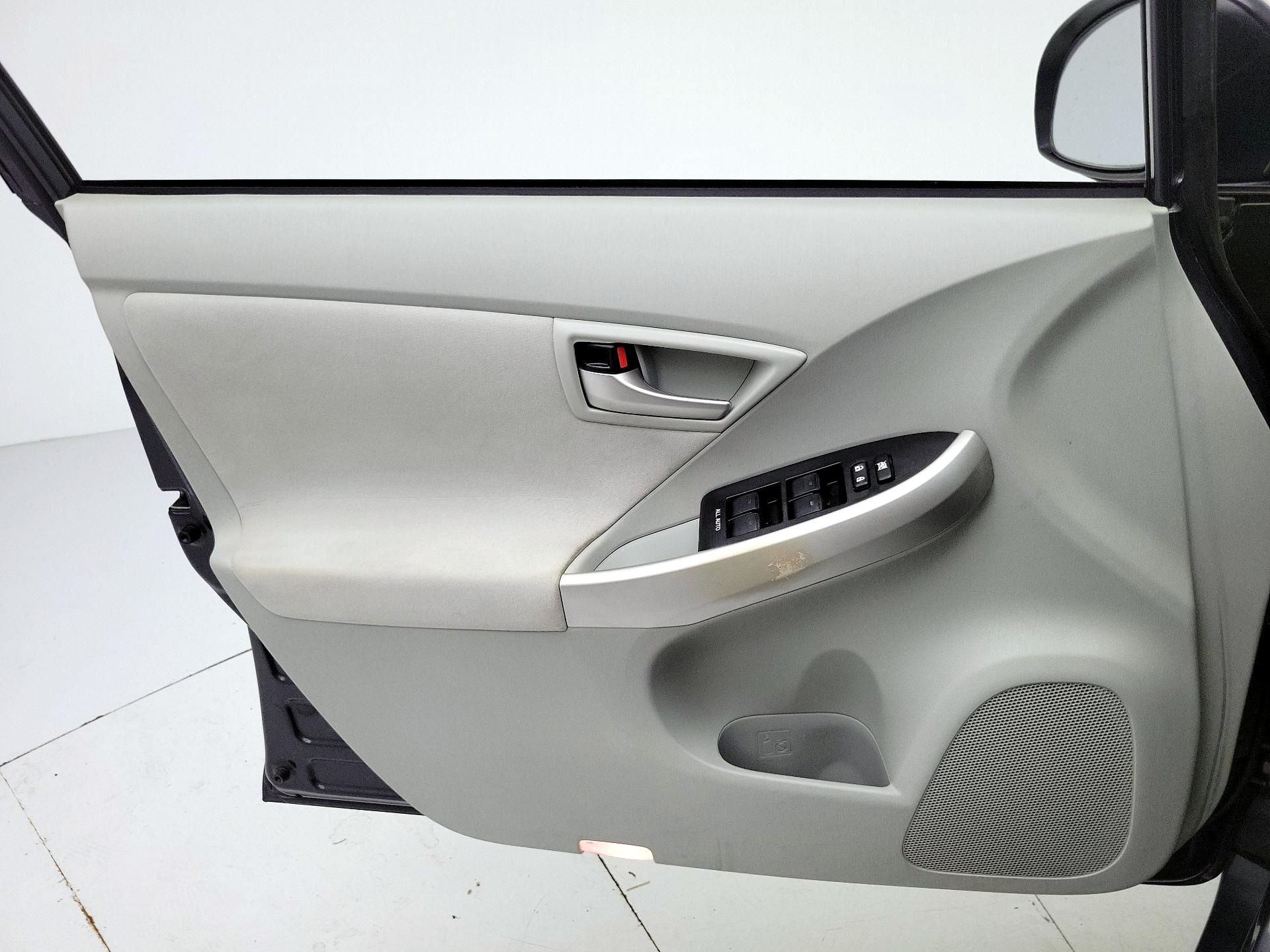 Thumbnail: 2014 Toyota Prius - 12
