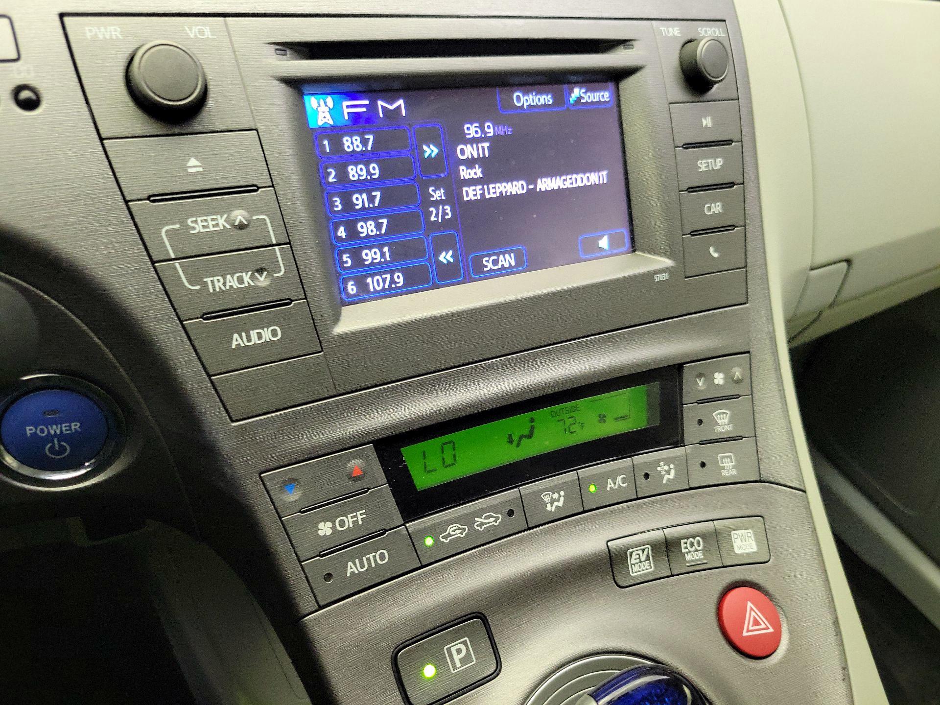 Thumbnail: 2014 Toyota Prius - 14