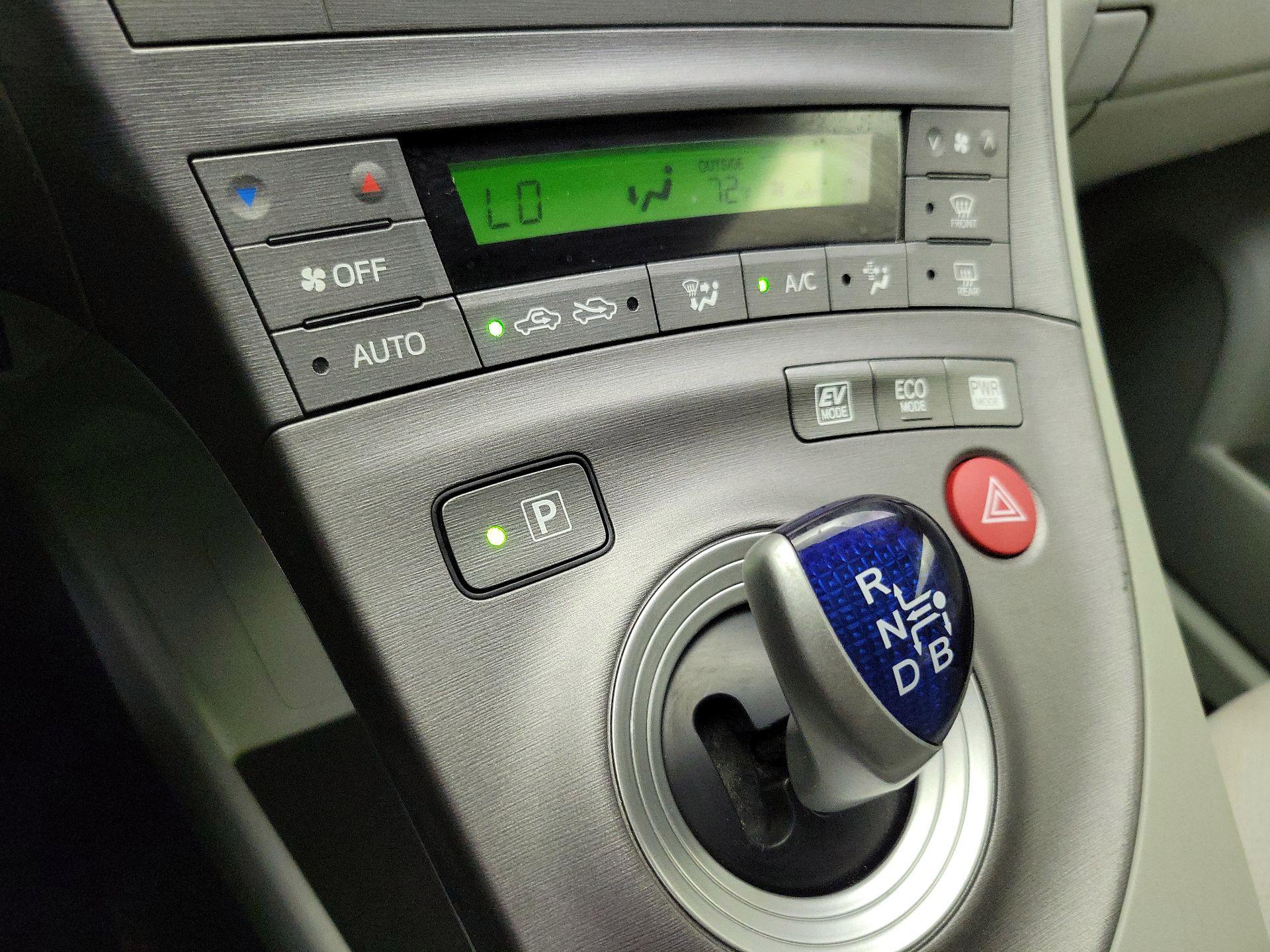 Thumbnail: 2014 Toyota Prius - 15