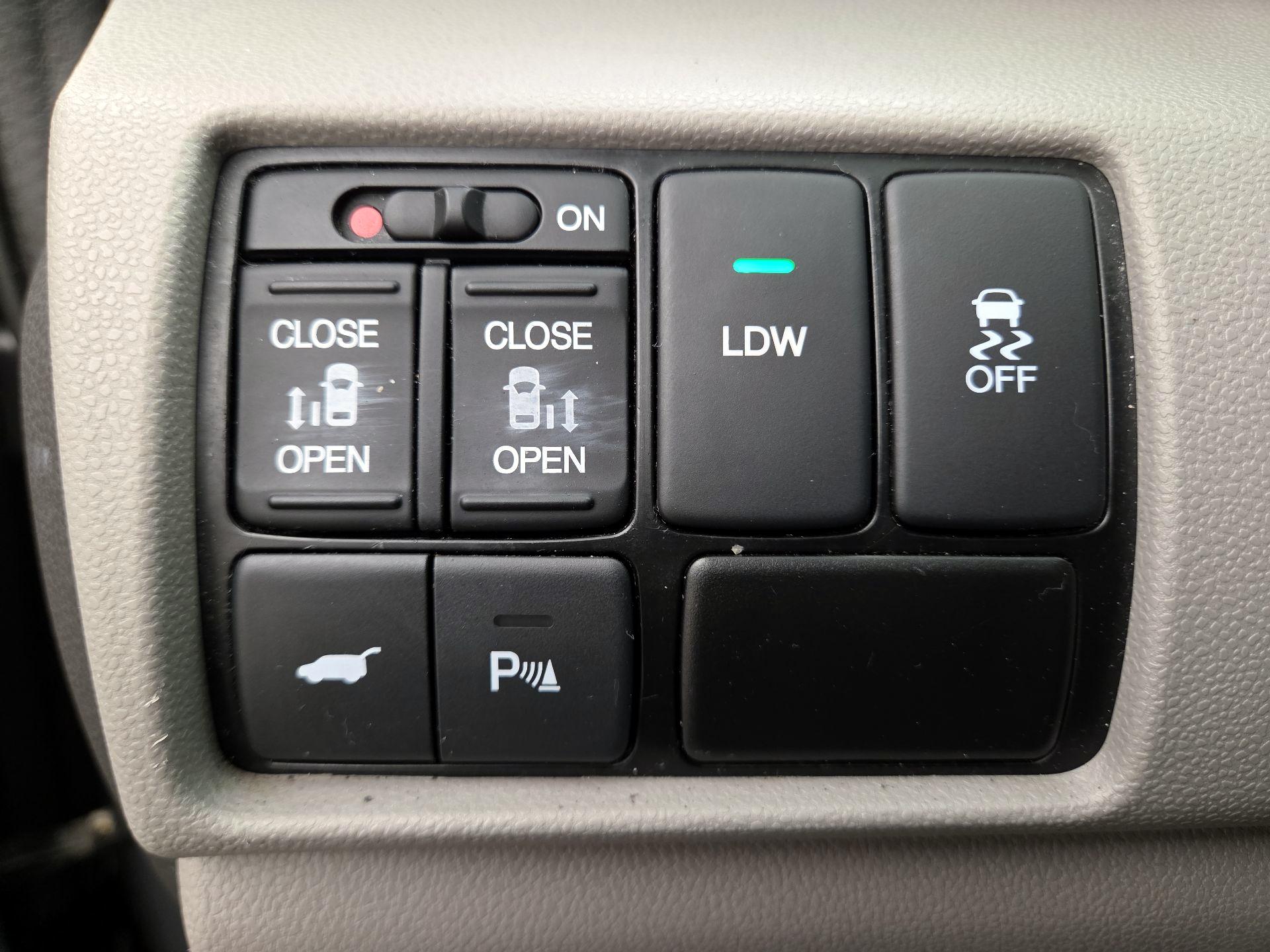 Thumbnail: 2016 Honda Odyssey - 13