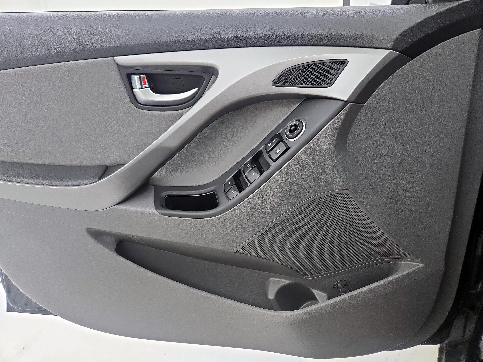 Thumbnail: 2016 Hyundai Elantra - 12