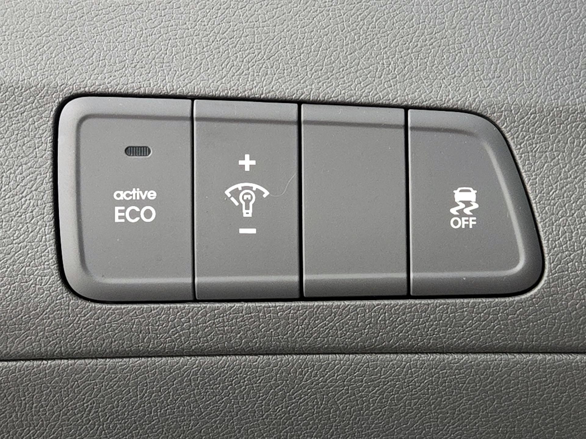 Thumbnail: 2016 Hyundai Elantra - 13