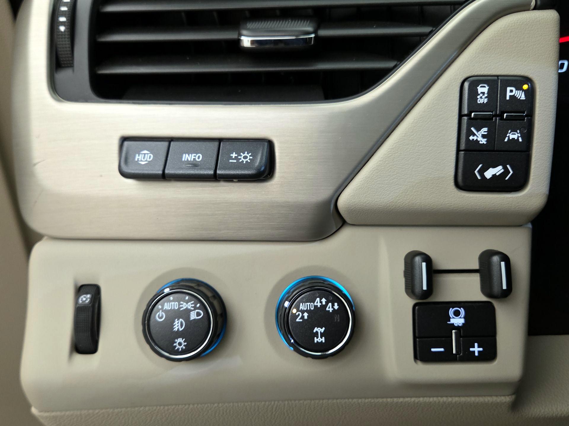 Thumbnail: 2019 GMC Yukon XL - 13