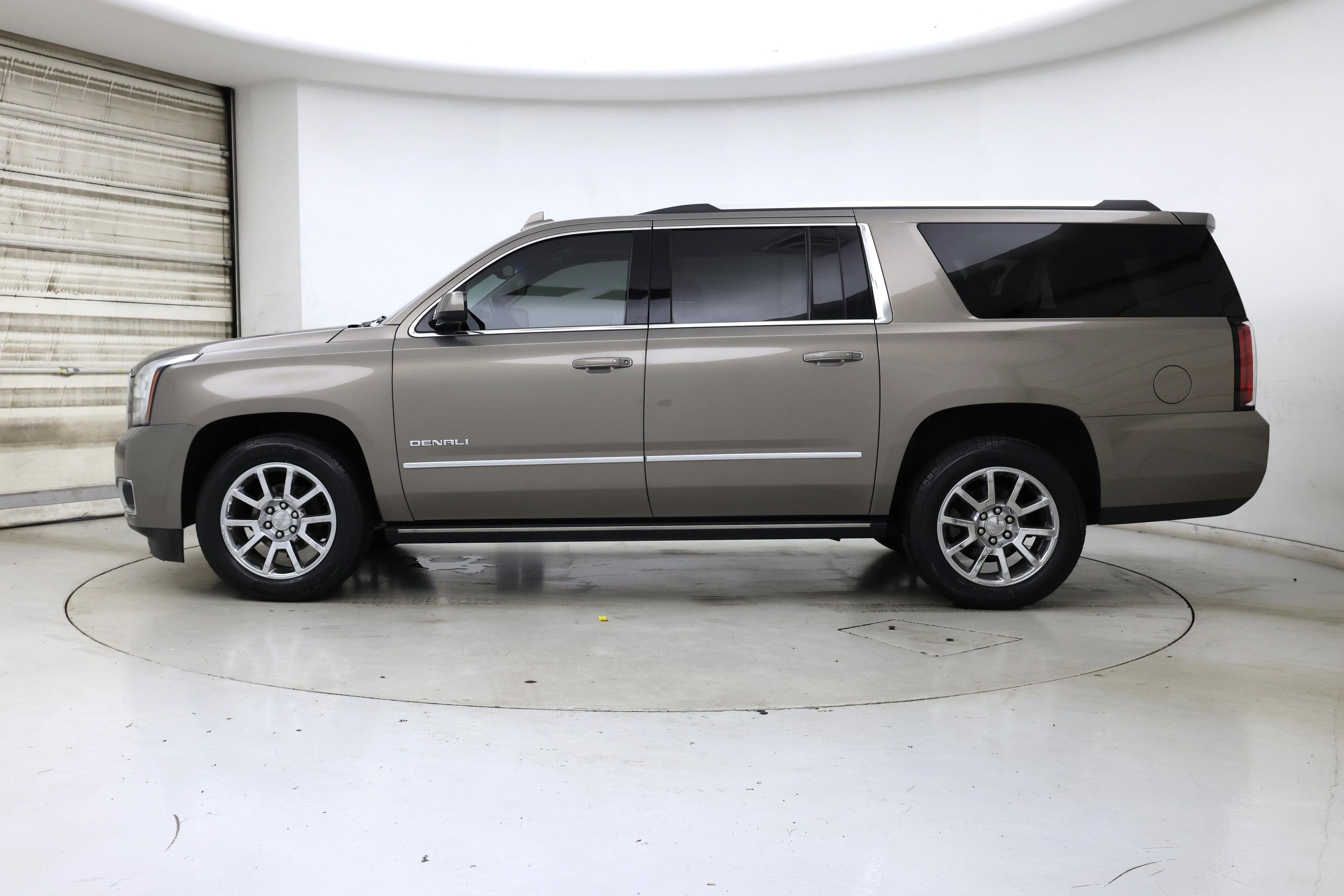 Thumbnail: 2019 GMC Yukon XL - 3