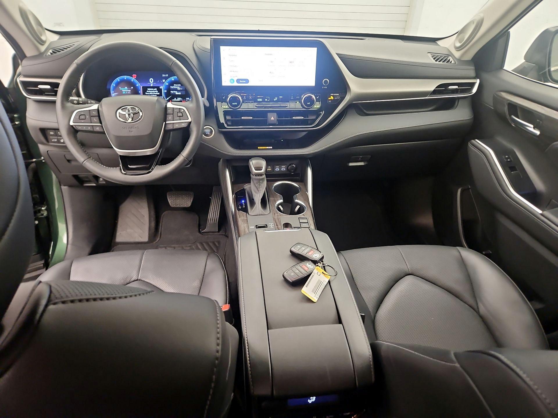 Thumbnail: 2024 Toyota Highlander - 9