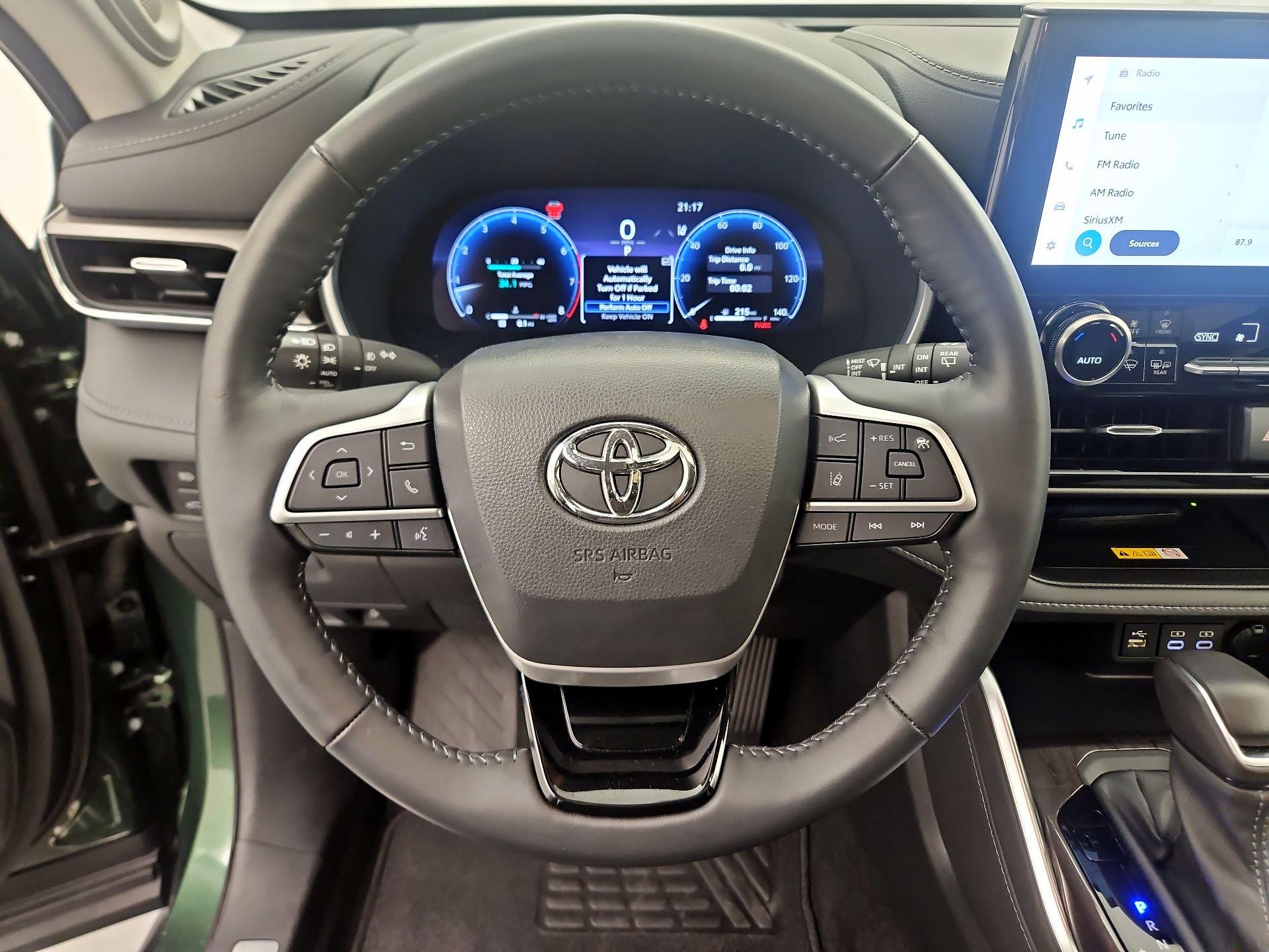 Thumbnail: 2024 Toyota Highlander - 10