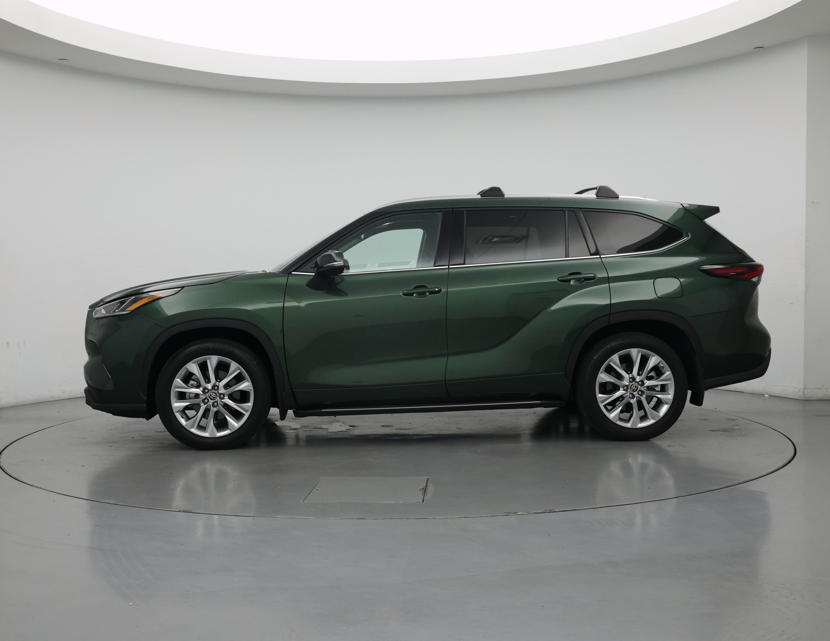 Thumbnail: 2024 Toyota Highlander - 3