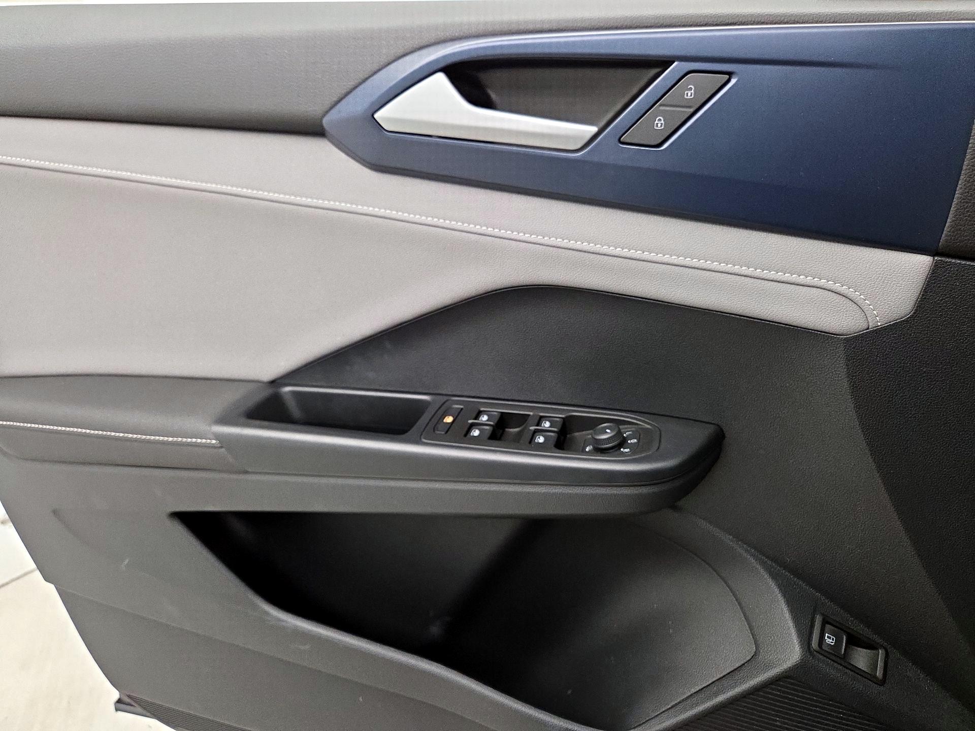 Thumbnail: 2024 Volkswagen Taos - 12