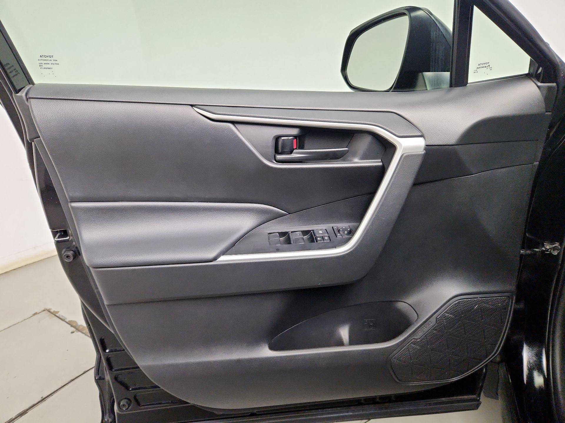 Thumbnail: 2021 Toyota RAV4 - 12