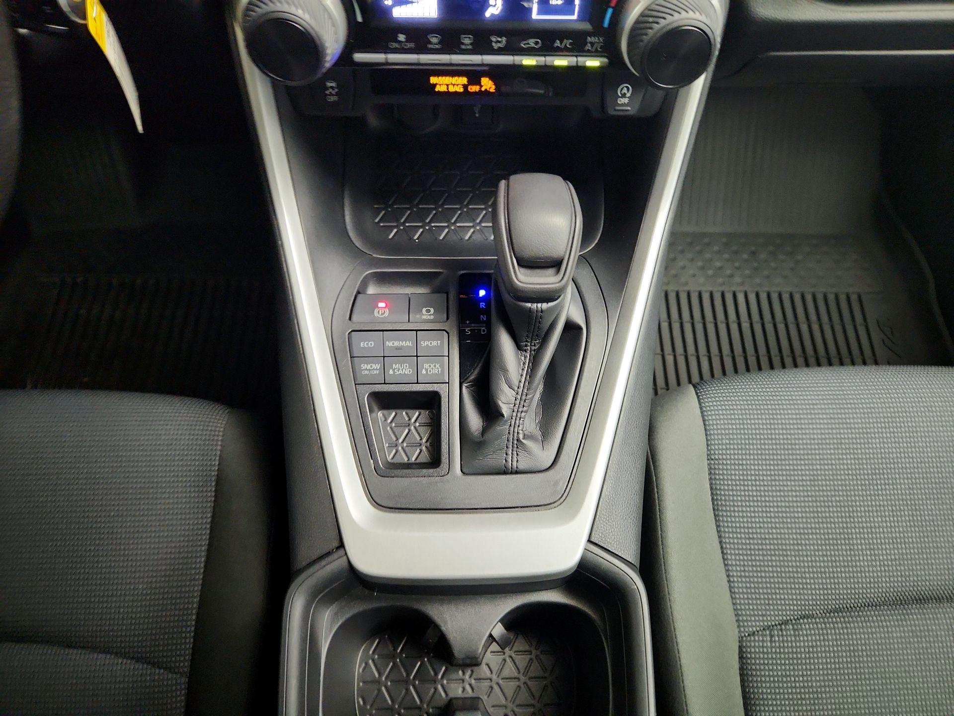 Thumbnail: 2021 Toyota RAV4 - 17