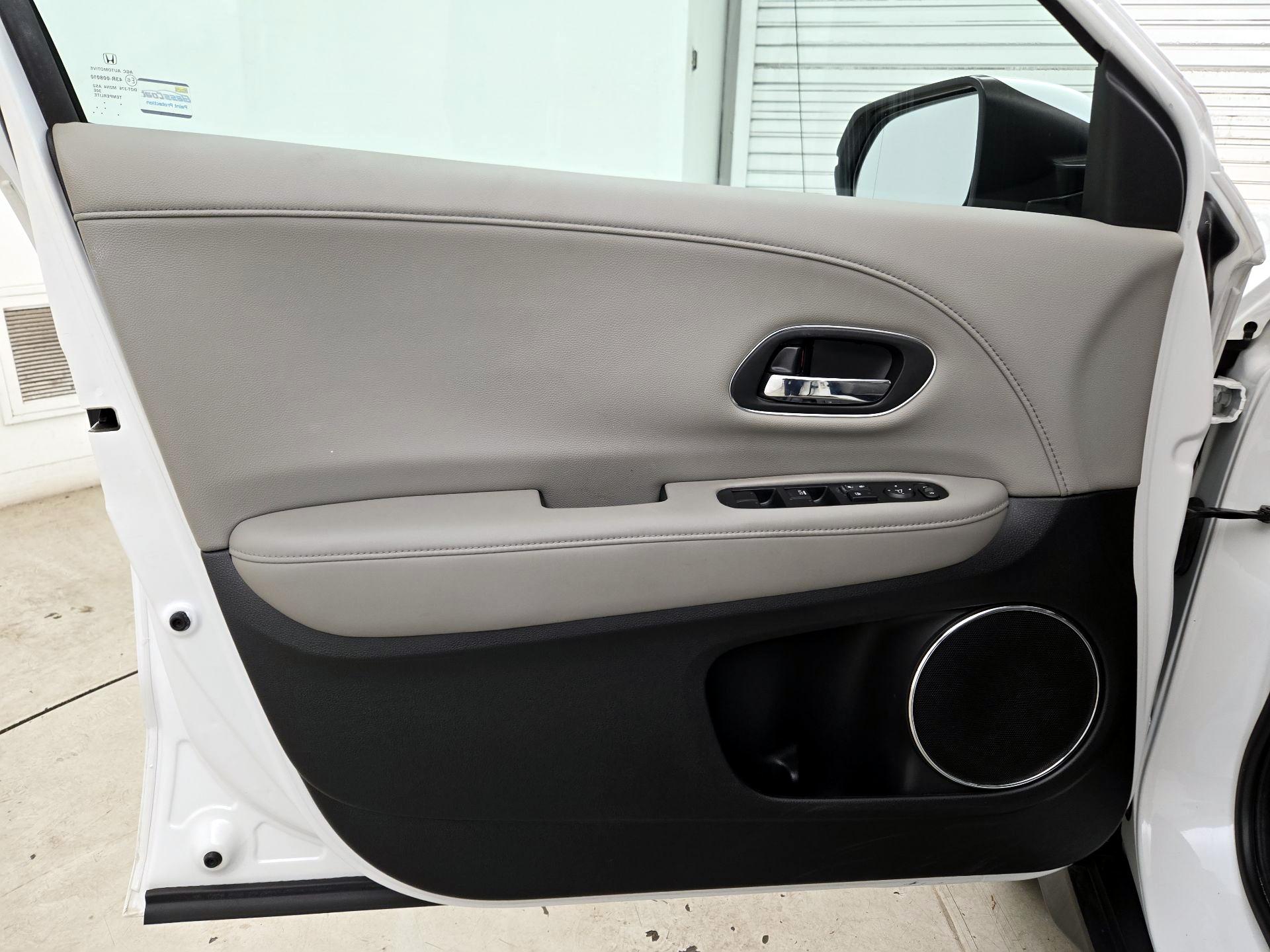 Thumbnail: 2016 Honda HR-V - 12