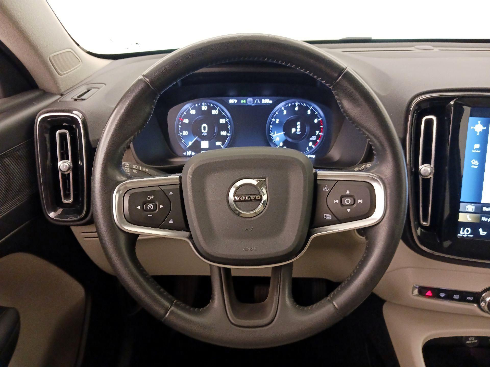 Thumbnail: 2020 Volvo XC40 - 10