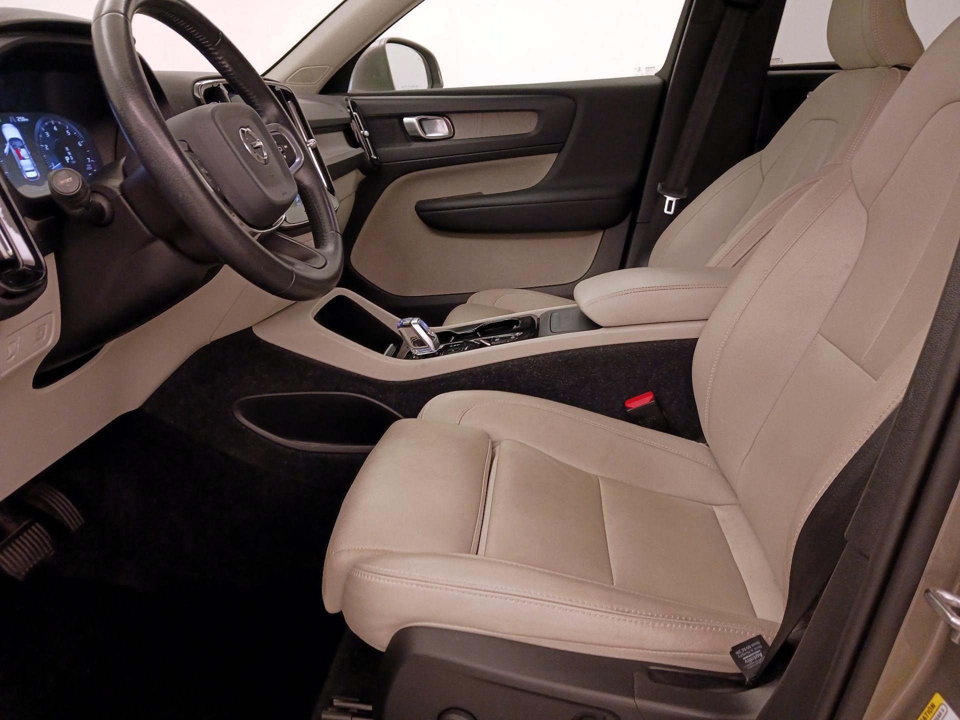 Thumbnail: 2020 Volvo XC40 - 11